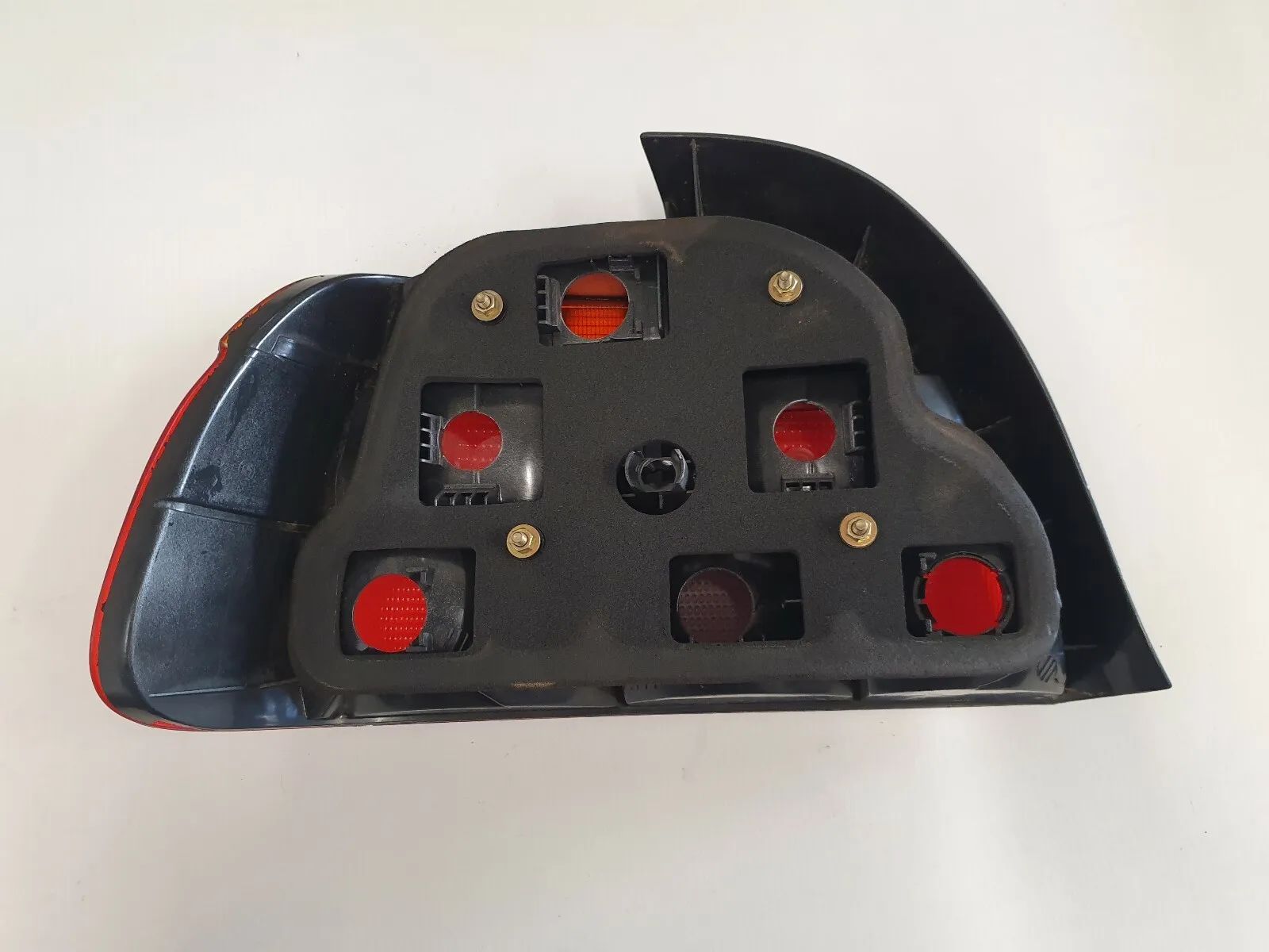 บีเอ็มดับเบิลยู E39 ซีดาน ไฟท้ายด้านขวาฝั่งผู้โดยสาร 8358032 สภาพดี