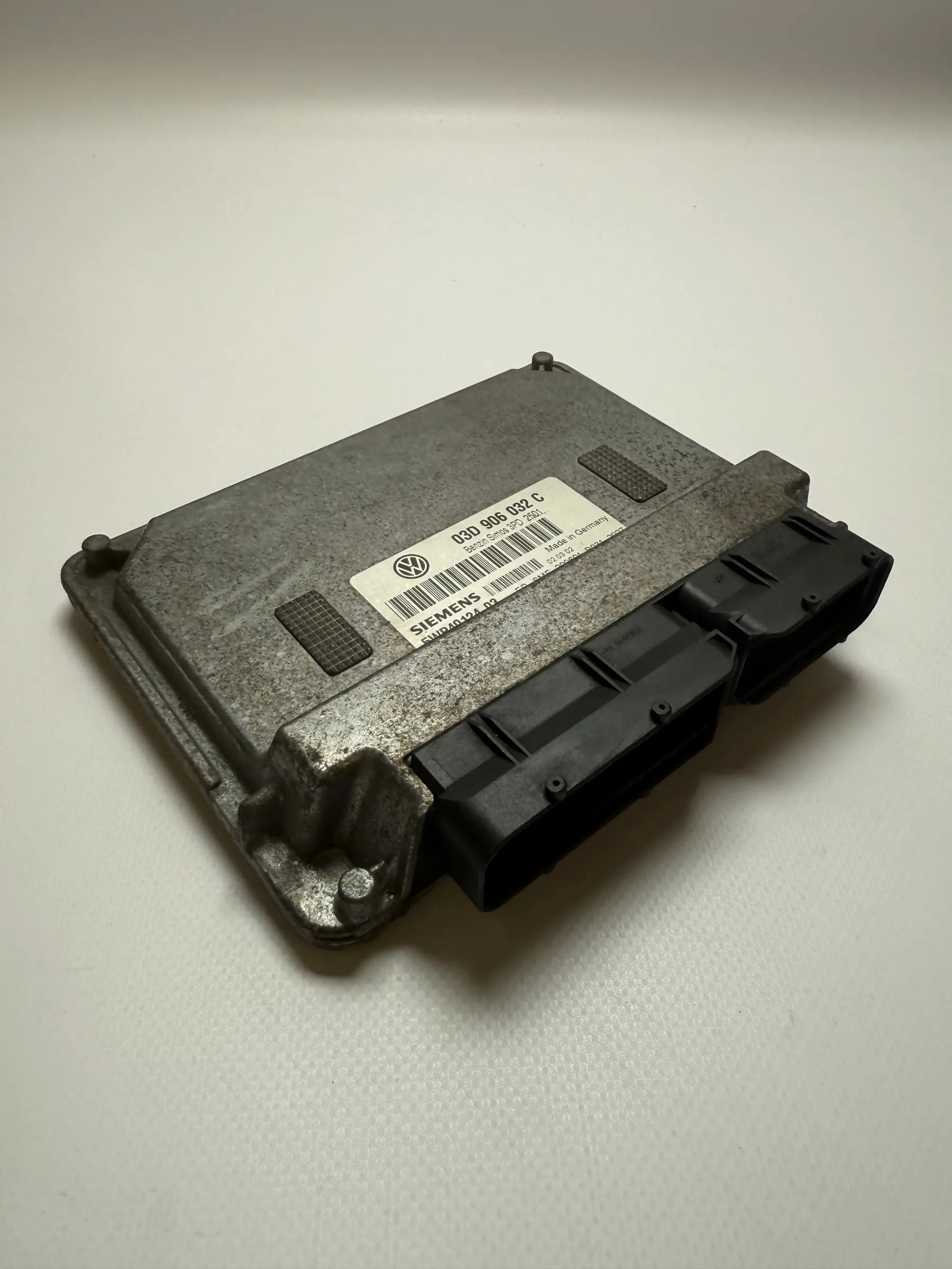 อะไหล่แท้ VW Polo 9N 1.2 กล่องควบคุมเครื่องยนต์ 03D906032C - 5WP40124