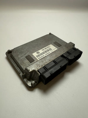 อะไหล่แท้ VW Polo 9N 1.2 กล่องควบคุมเครื่องยนต์ 03D906032C - 5WP40124