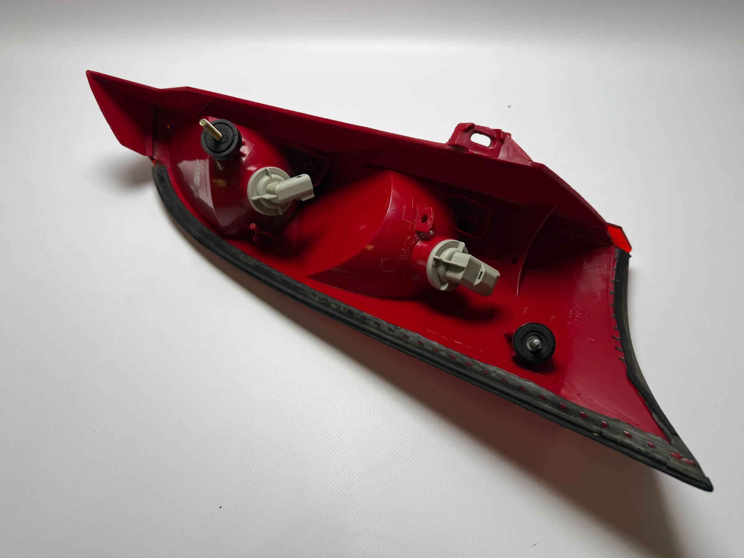 ไฟท้ายซ้าย FORD FOCUS (DBW) 1.6 16V 1M51-13405-A