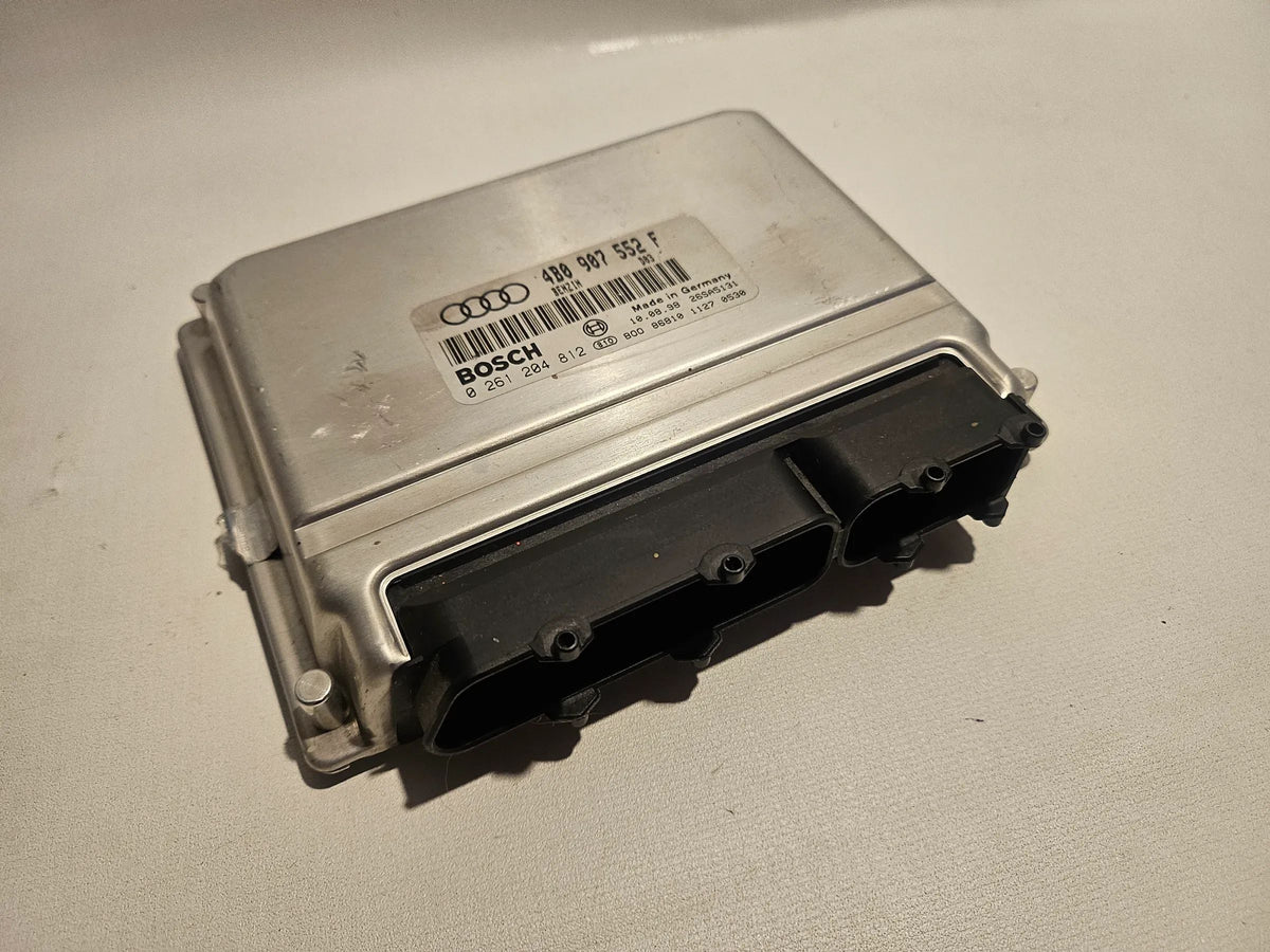純正 Audi A4 (8D) 2.4 ALF 4B0907552F 121KW エンジンコントロールユニット 0261204812