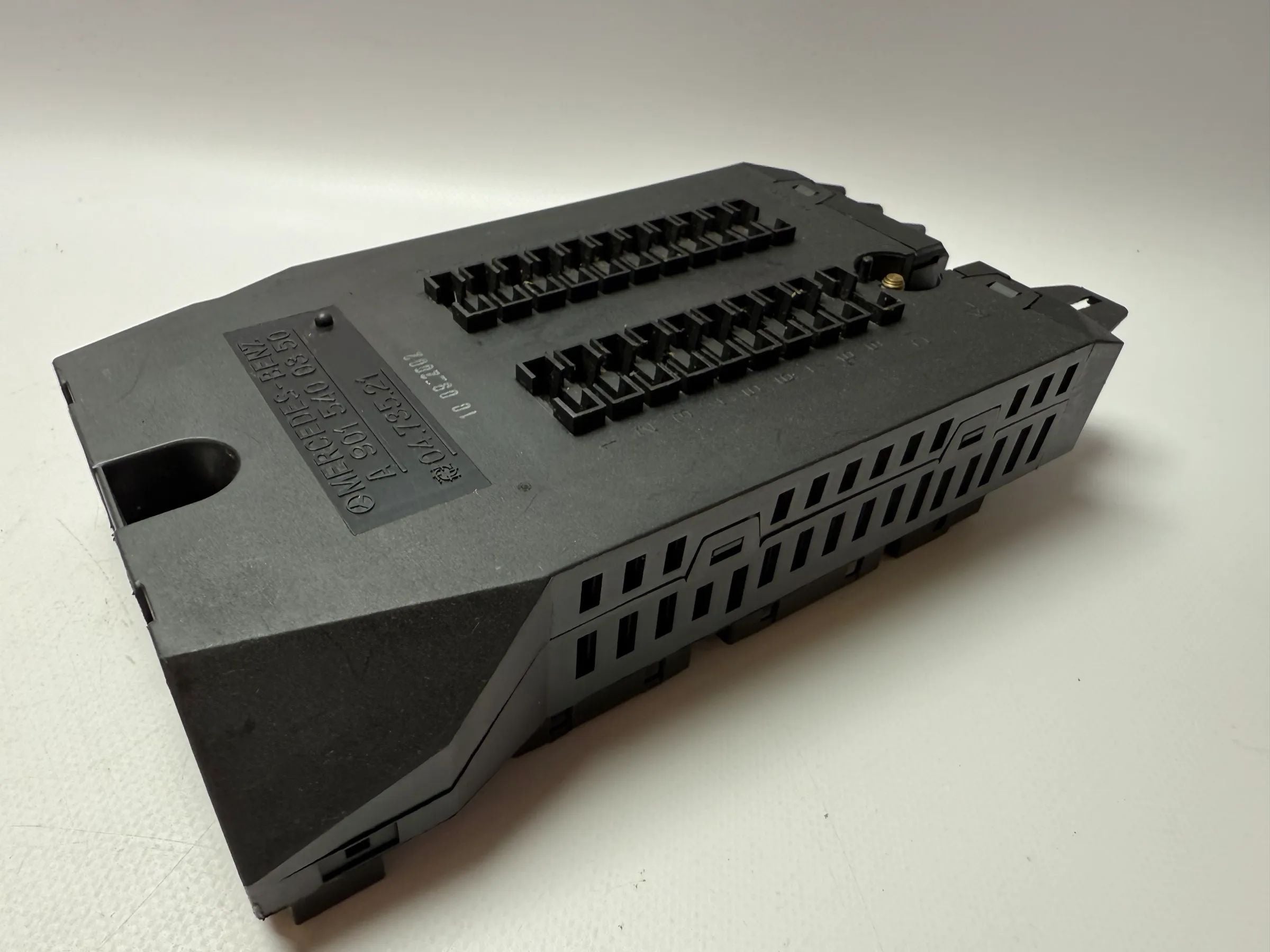 Caja de fusibles original MERCEDES-BENZ SPRINTER (905) N A9015400350