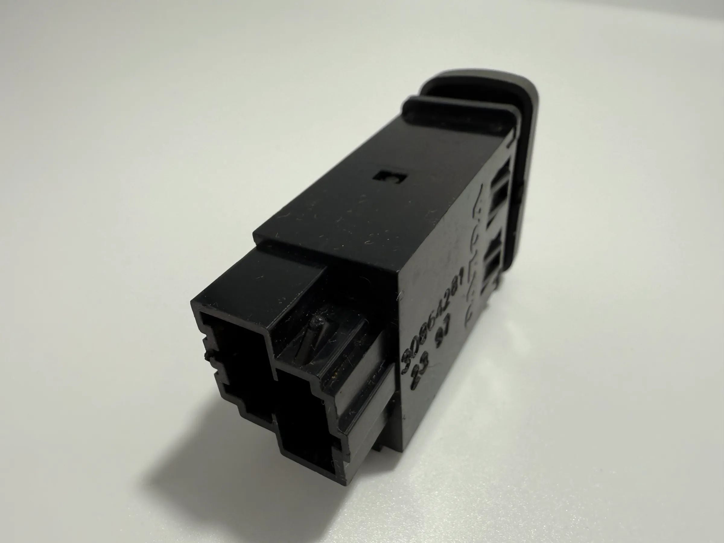 อะไหล่แท้ Volvo V40 S40 ปุ่มสวิตช์วิทยุด้านหน้าซ้าย TRW 30864281