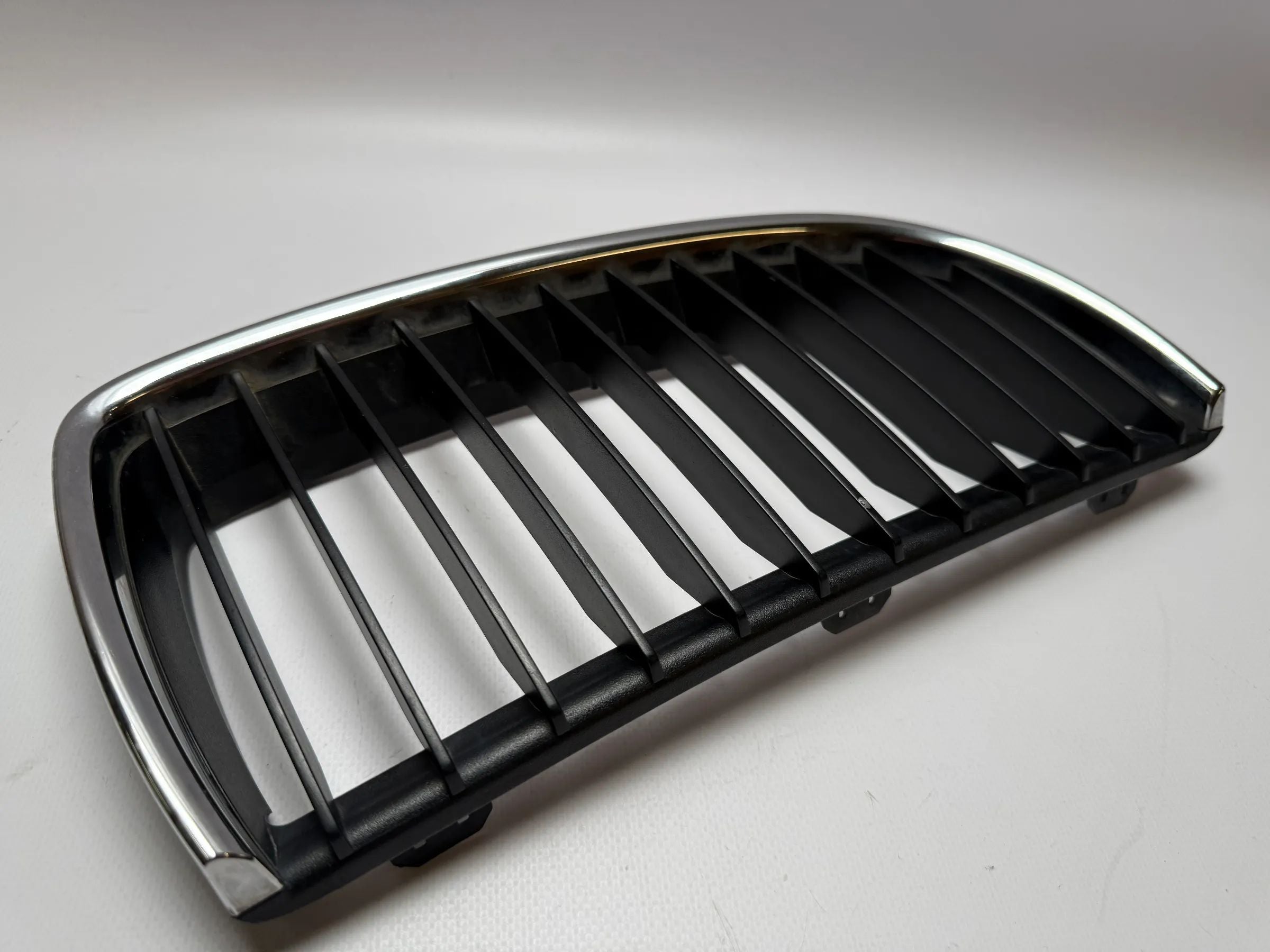 Оригинальная решетка радиатора BMW 3 серии Touring (E91) правая 7120008