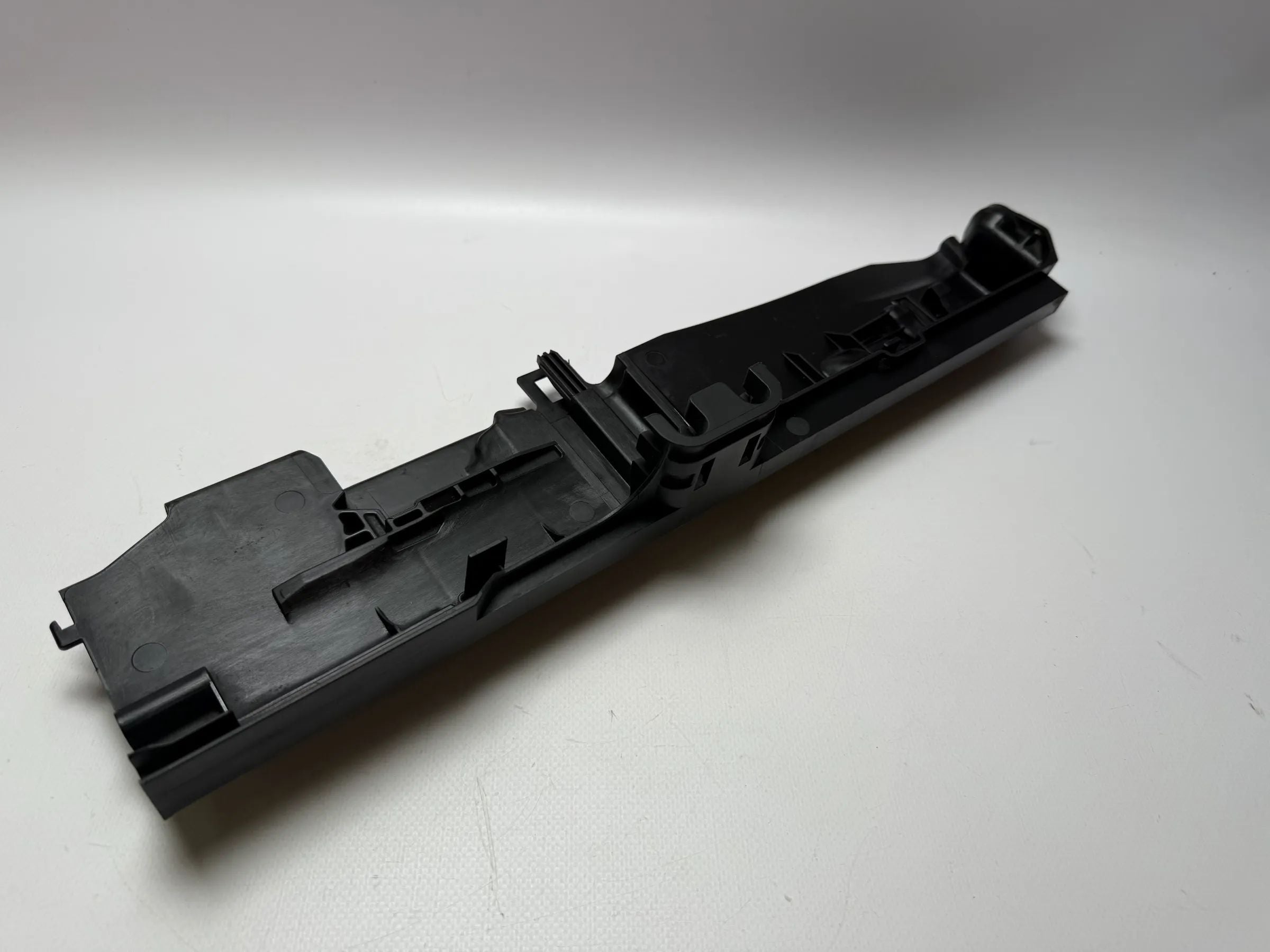 Oryginalny BMW 1er E87 116i Lewy Wspornik Chłodnicy 17107524912-11 11074810