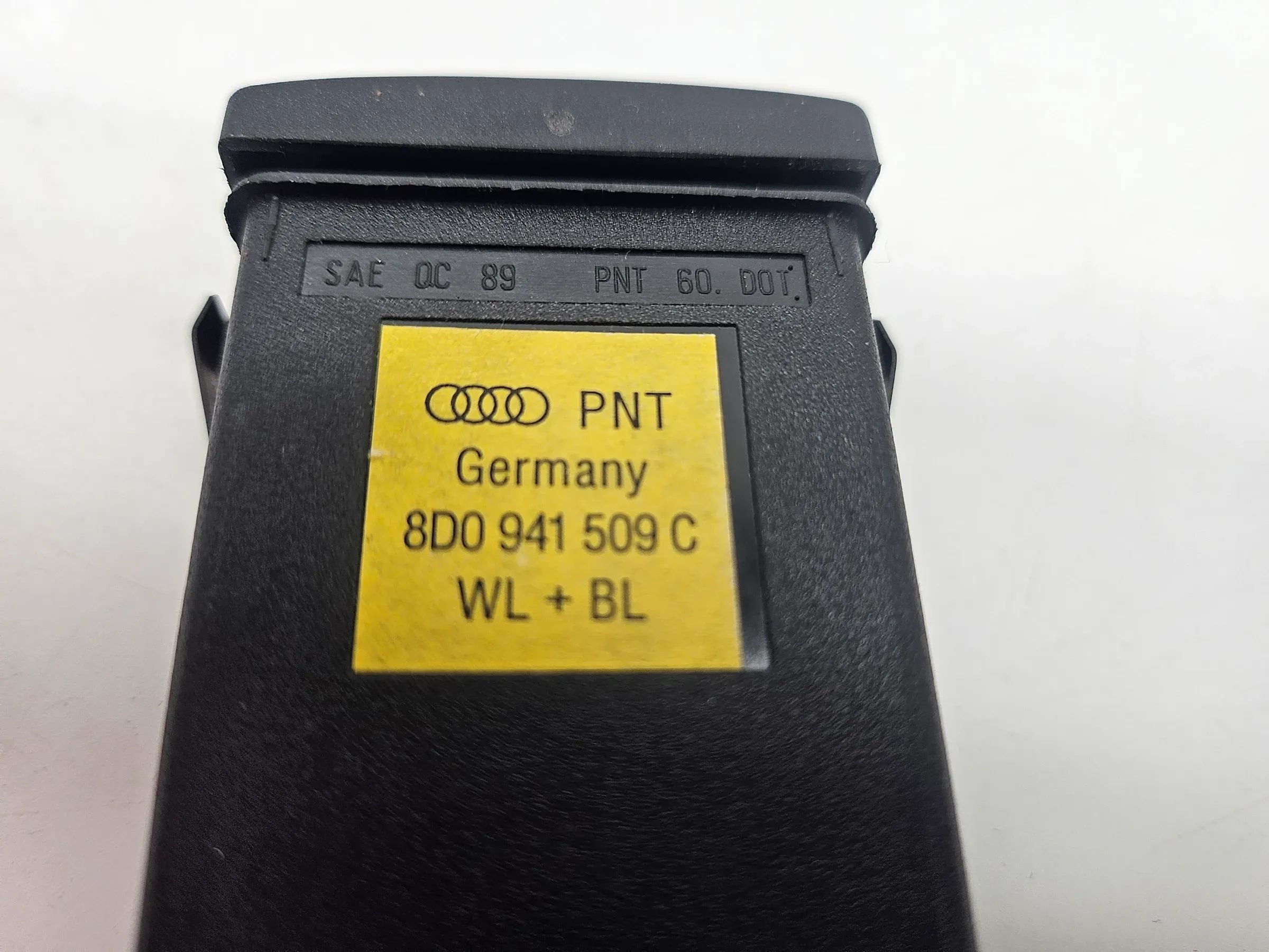 Original Audi A4 B5 8D hazard warning light switch 8D0941509 C 