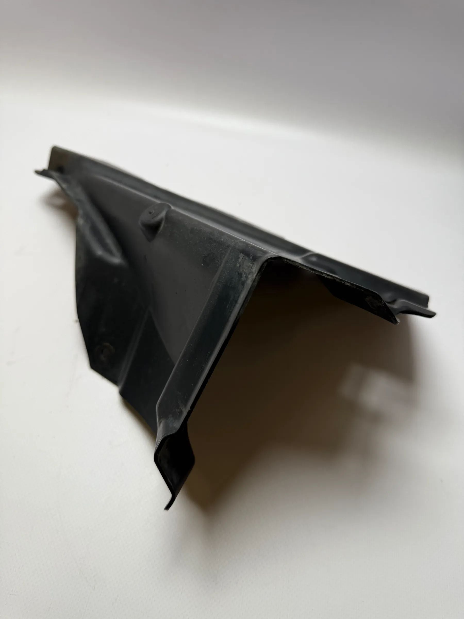 Оригинальная левая защита от грязи BMW E91 3 серии E90 E92 E93 E84 51717159189