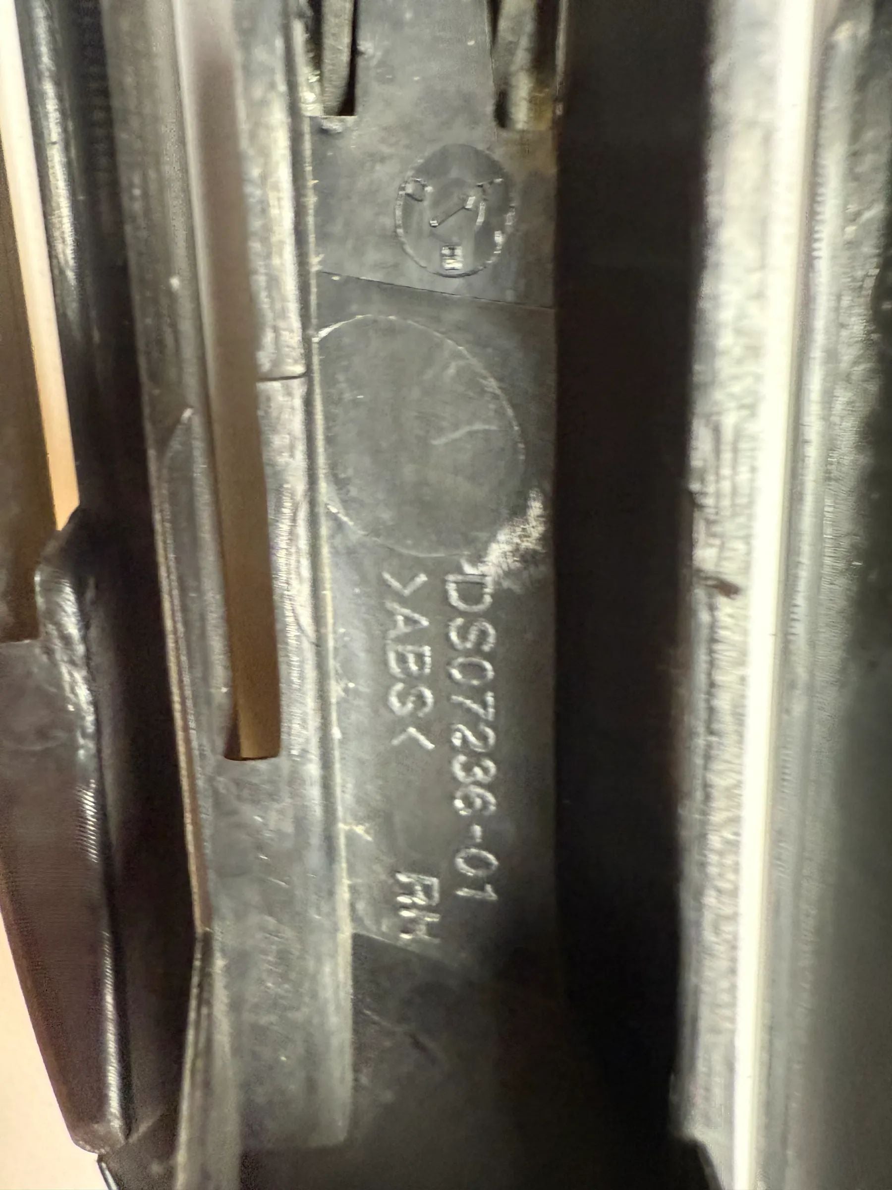 Original NISSAN PRIMERA BERLINA Kühlergrill Stoßstange DS0723601