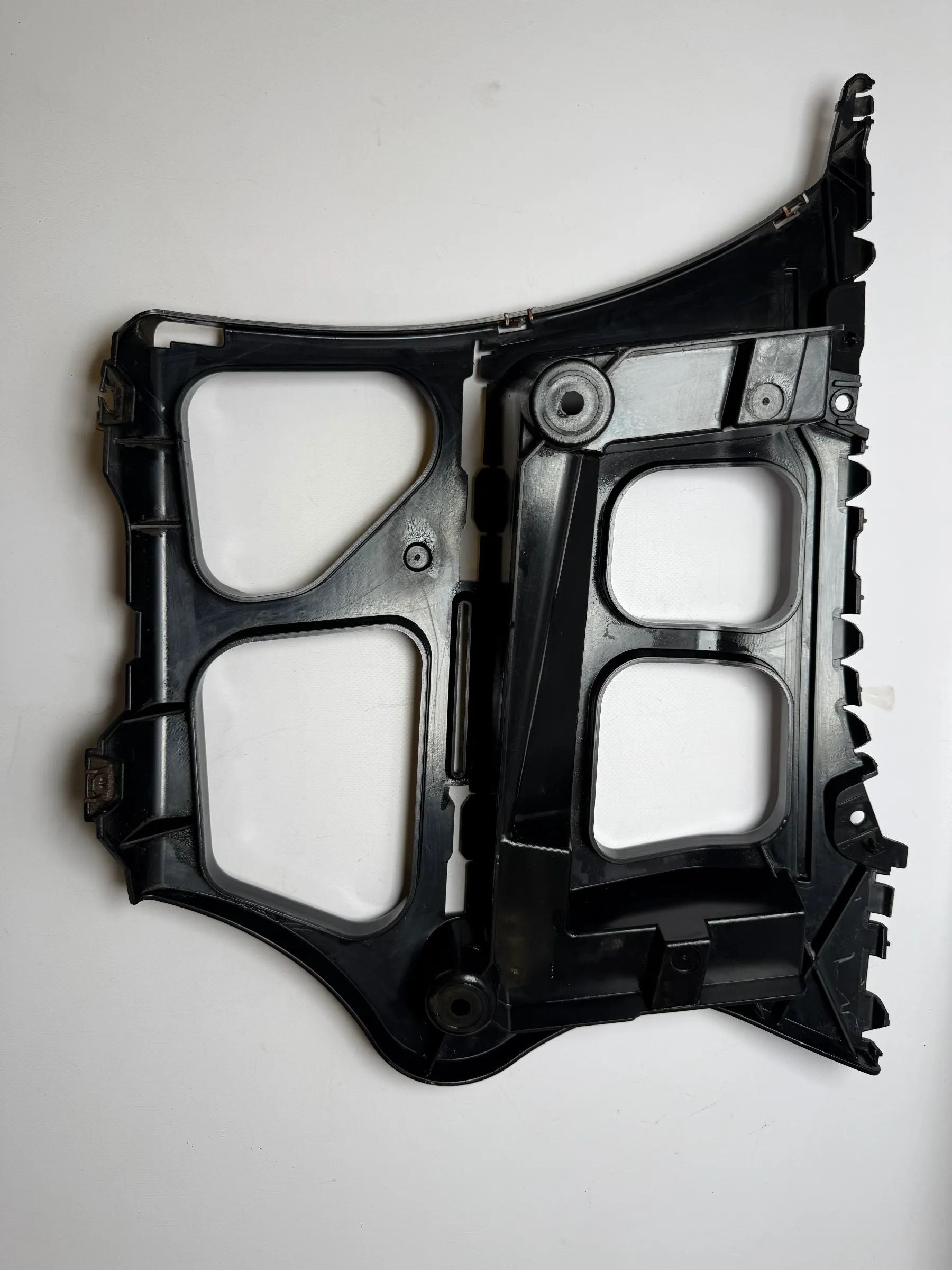 Оригинальный держатель бампера BMW E90 / E91 правый 51127127716