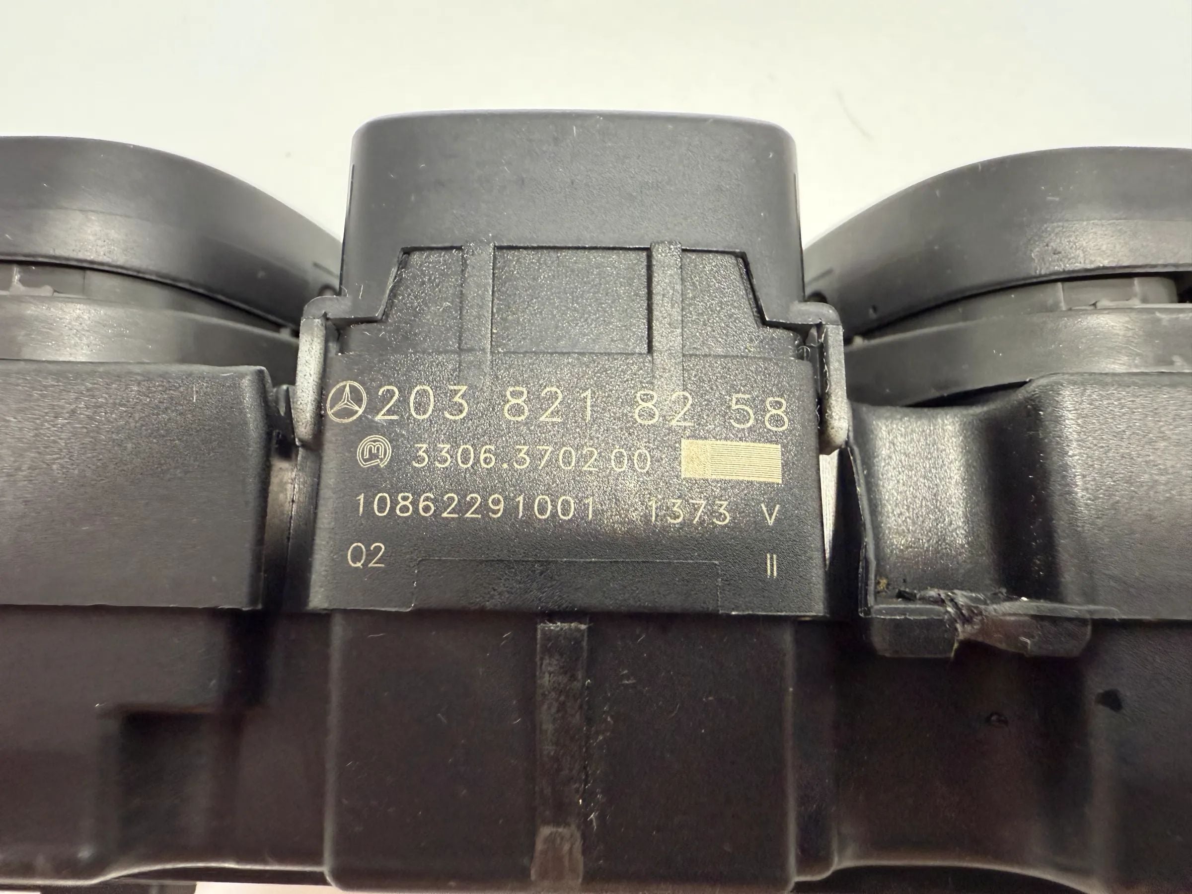 Oryginalny przełącznik Mercedes-Benz C 220 listwa przycisków awaryjnych ESP 2038218258