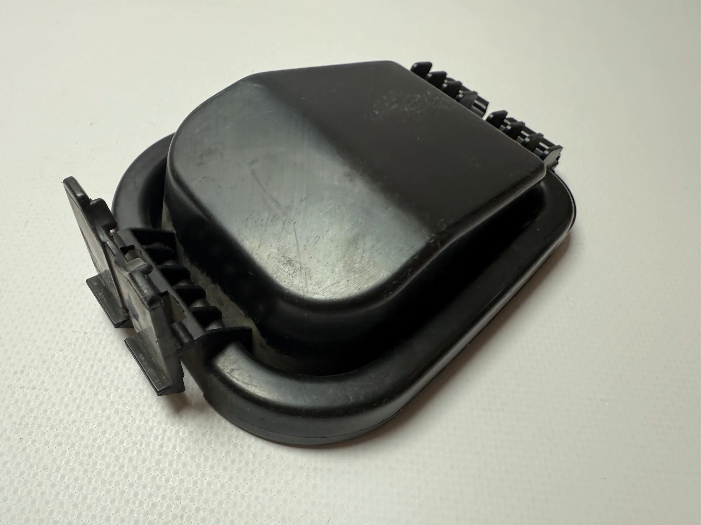 純正Audi VW Seat A80 ヘッドライトカバー 304451102 / 20-5365C