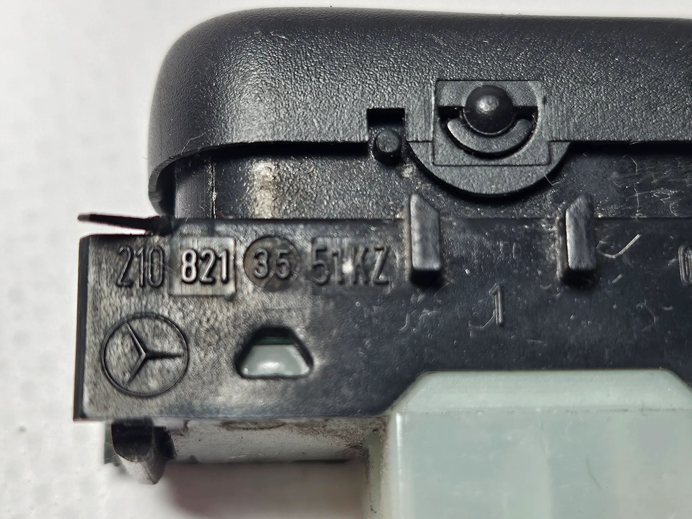 Original Mercedes W210 W208 W202 Interruptor ESP 2108213551 KZ
