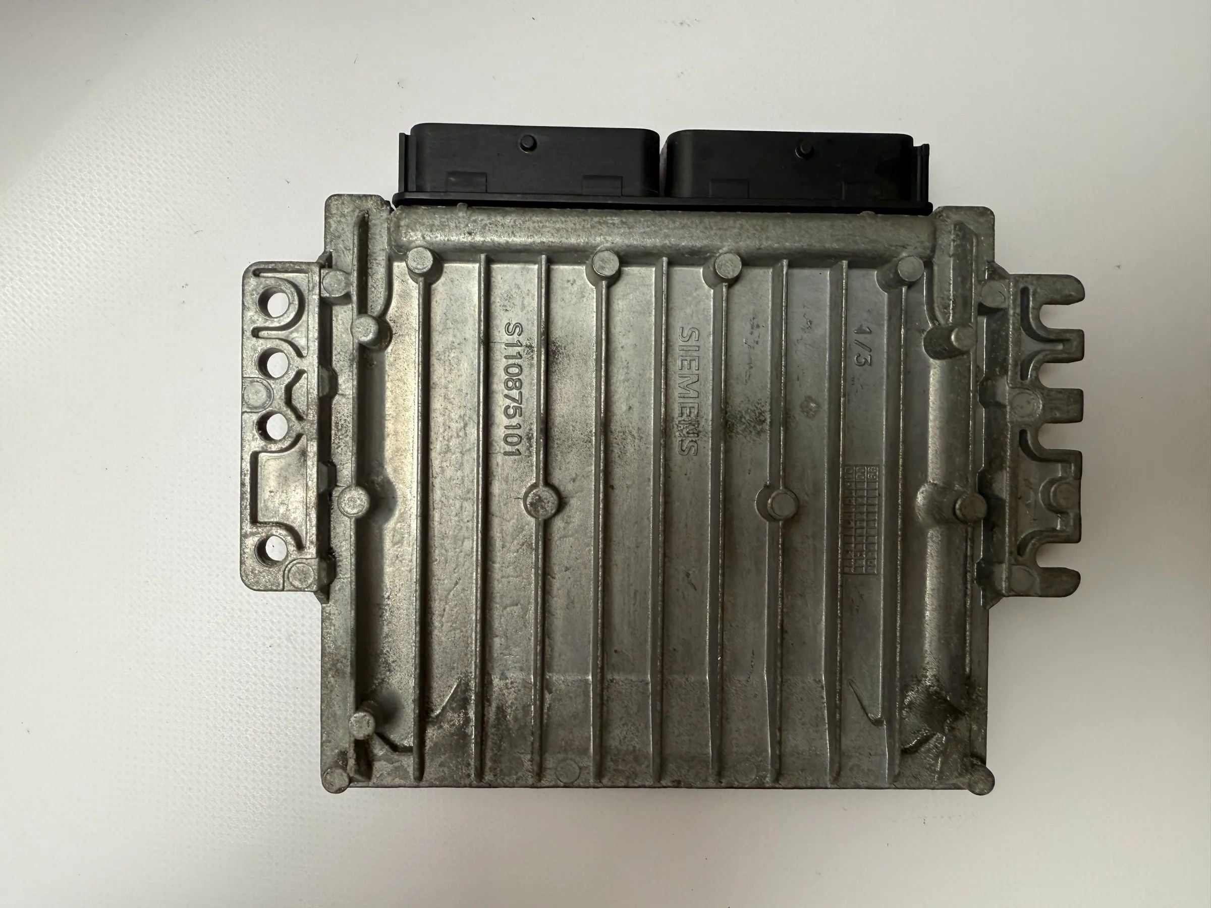 Оригинальный блок управления двигателем Siemens для Renault Clio MK2 S118301111A / 8200189312