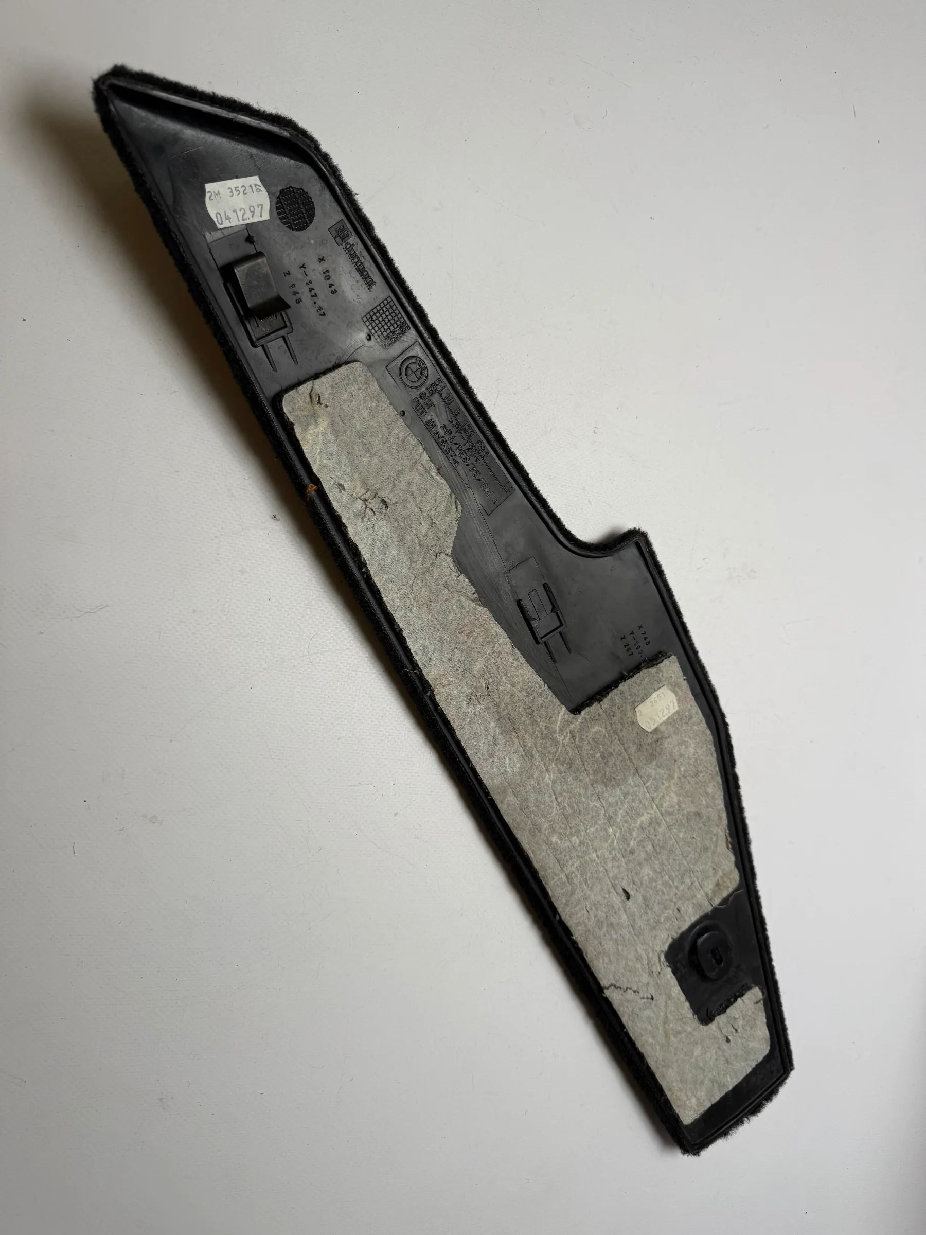 Oryginalna osłona konsoli środkowej dywanik lewy BMW 5er E39 8159691