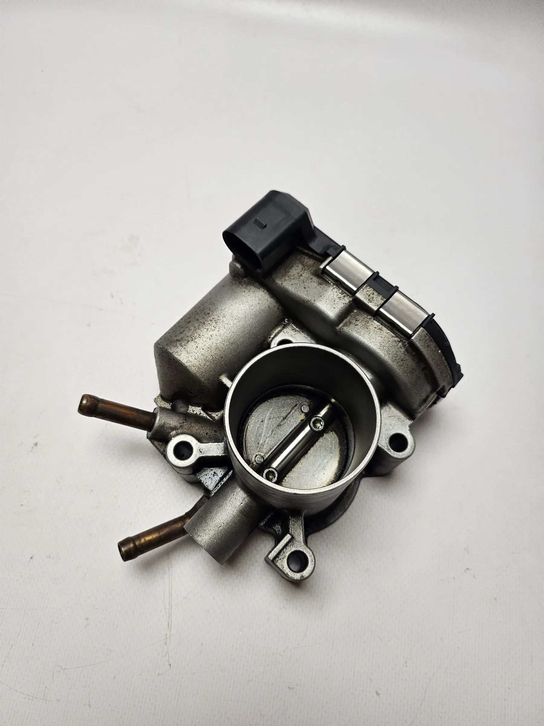 Оригинальная дроссельная заслонка Volkswagen Polo (6N2) 1.4 0280750095 030133062C BOSCH