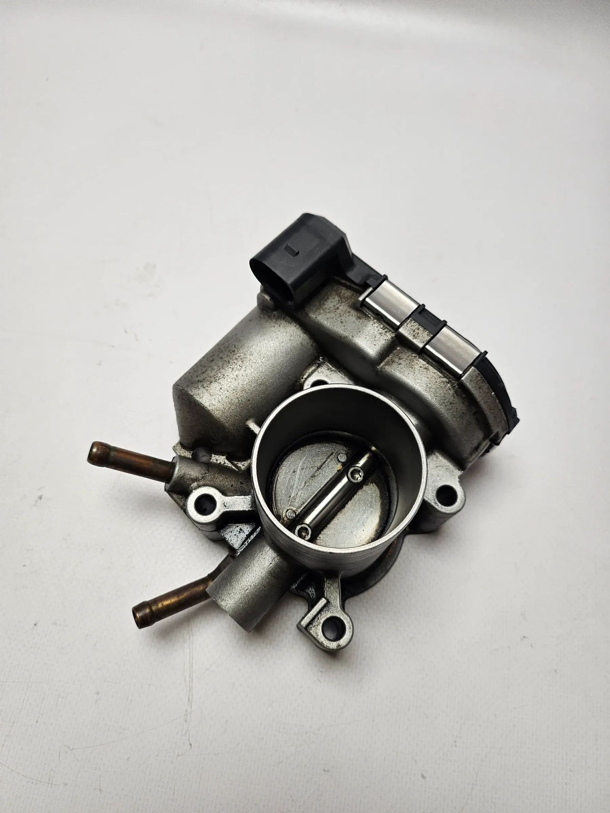 Оригинальная дроссельная заслонка Volkswagen Polo (6N2) 1.4 0280750095 030133062C BOSCH