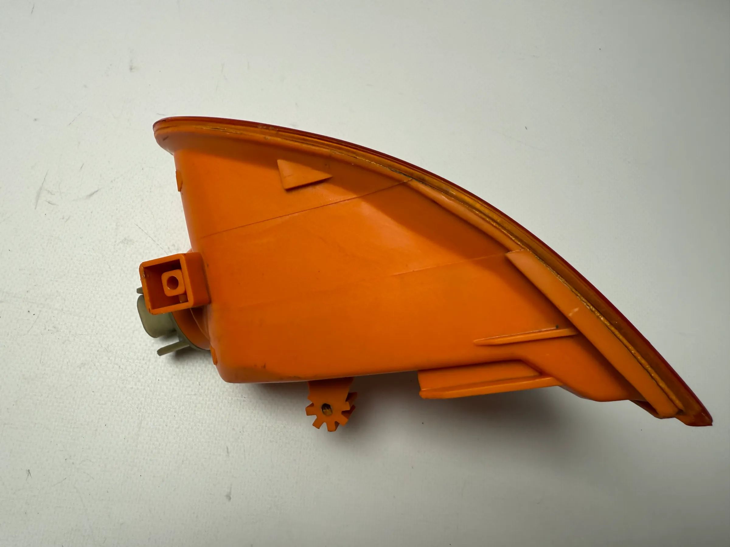 Оригинальный правый передний оранжевый указатель поворота Opel Astra F 1991-1994 90421897