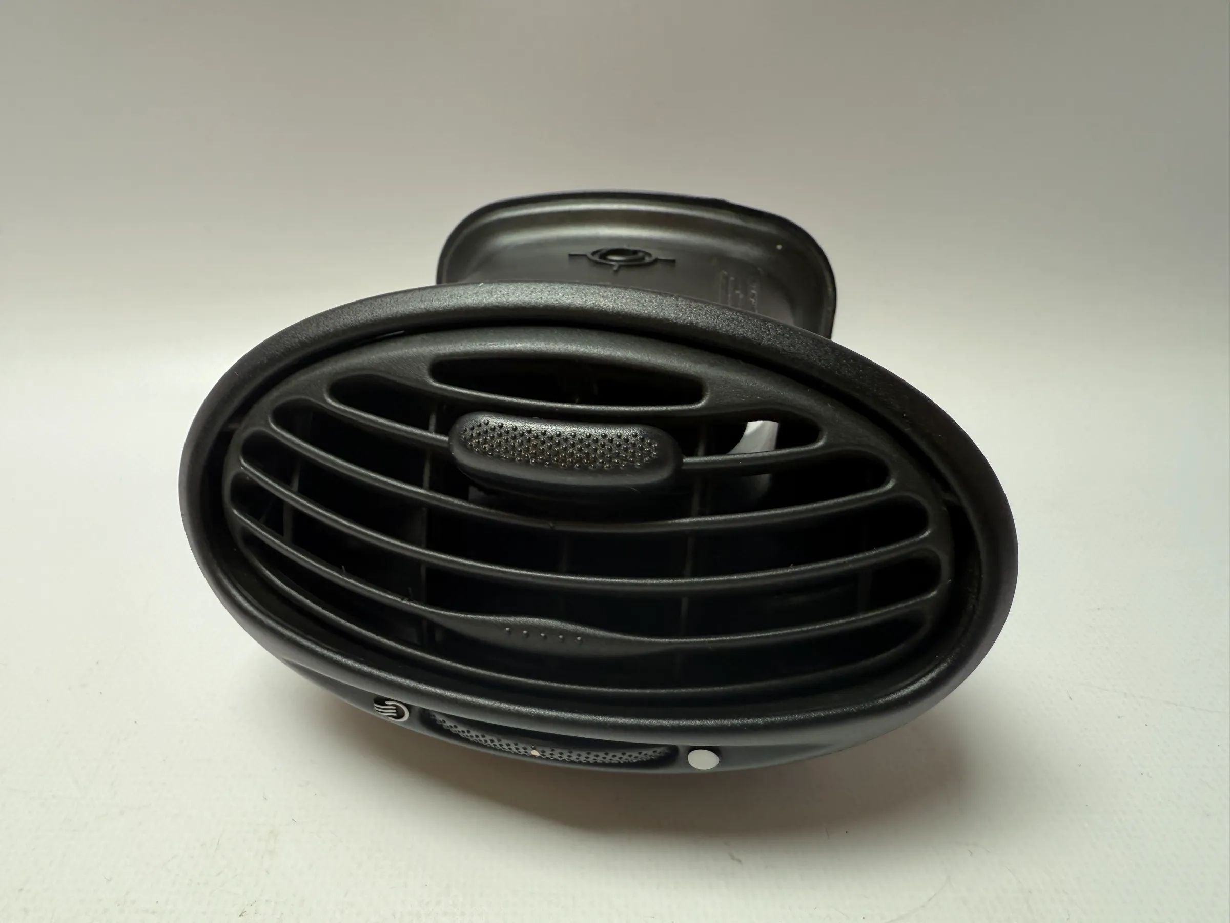 อะไหล่แท้ Ford Focus MK1 98AB19893AKW / D1B1A R66ZA ช่องลมแอร์