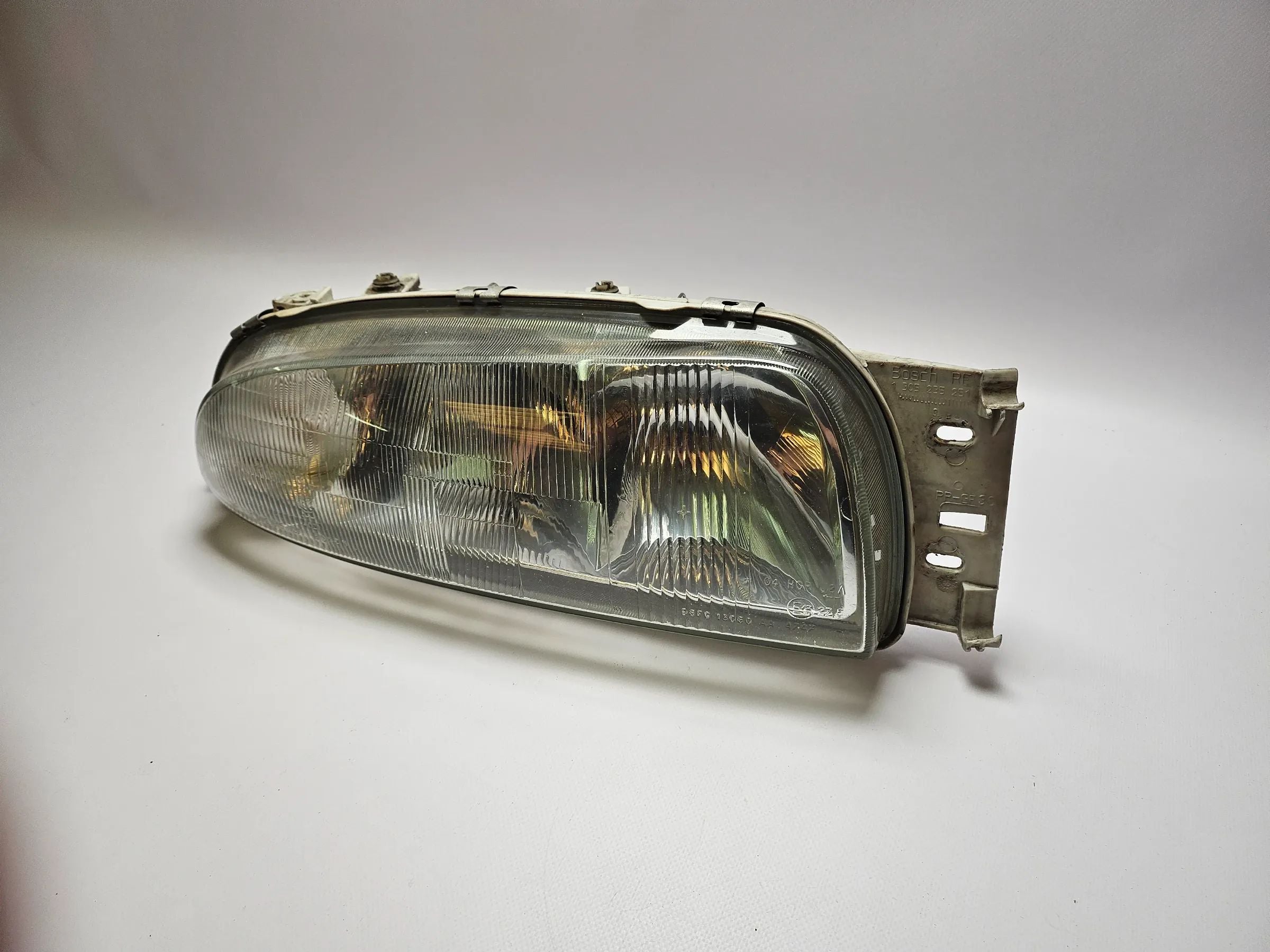 Reflektor Przedni Prawy Ford Fiesta IV 4 96FG13005SAD 0301049004