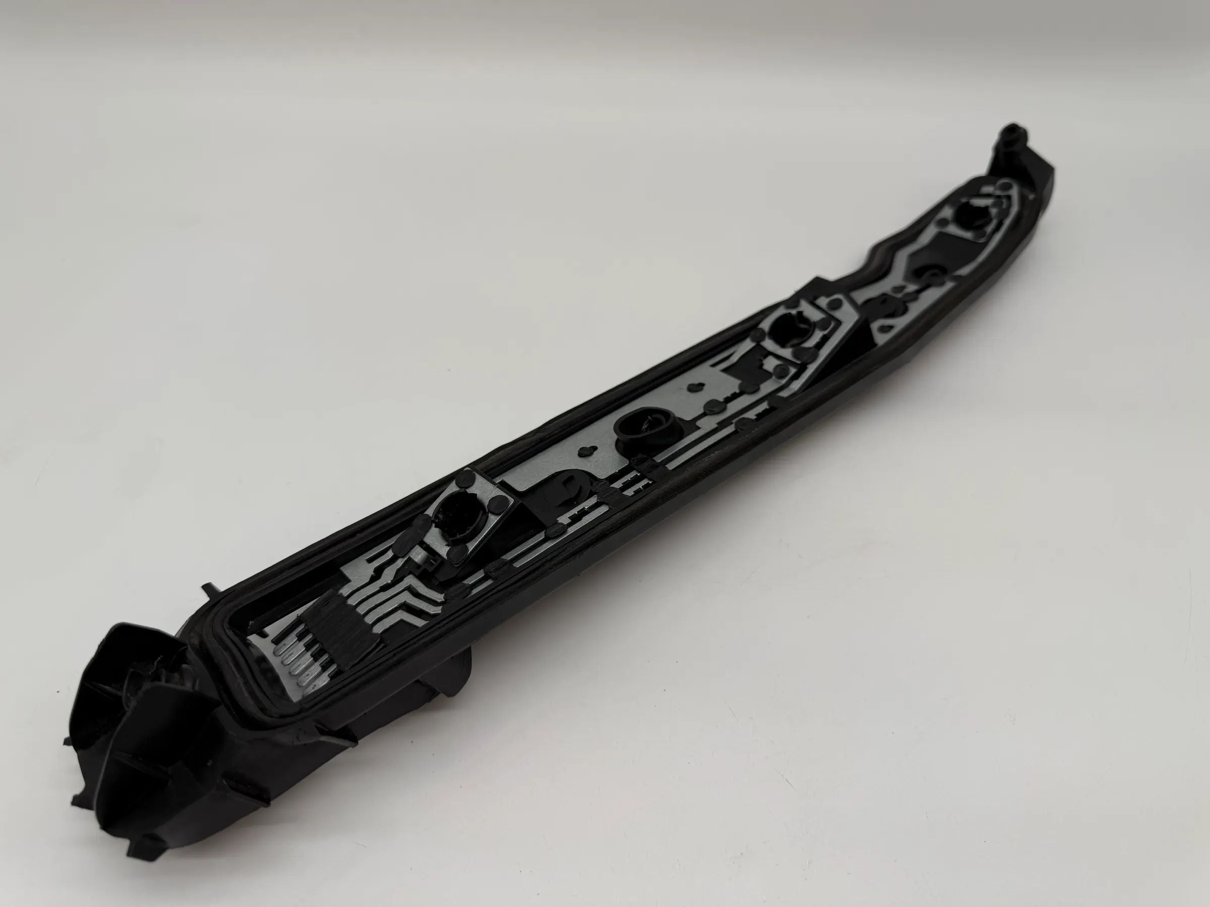 อะไหล่แท้ Opel Corsa C ไฟท้าย ขายึดโคมขวา Valeo 09114337
