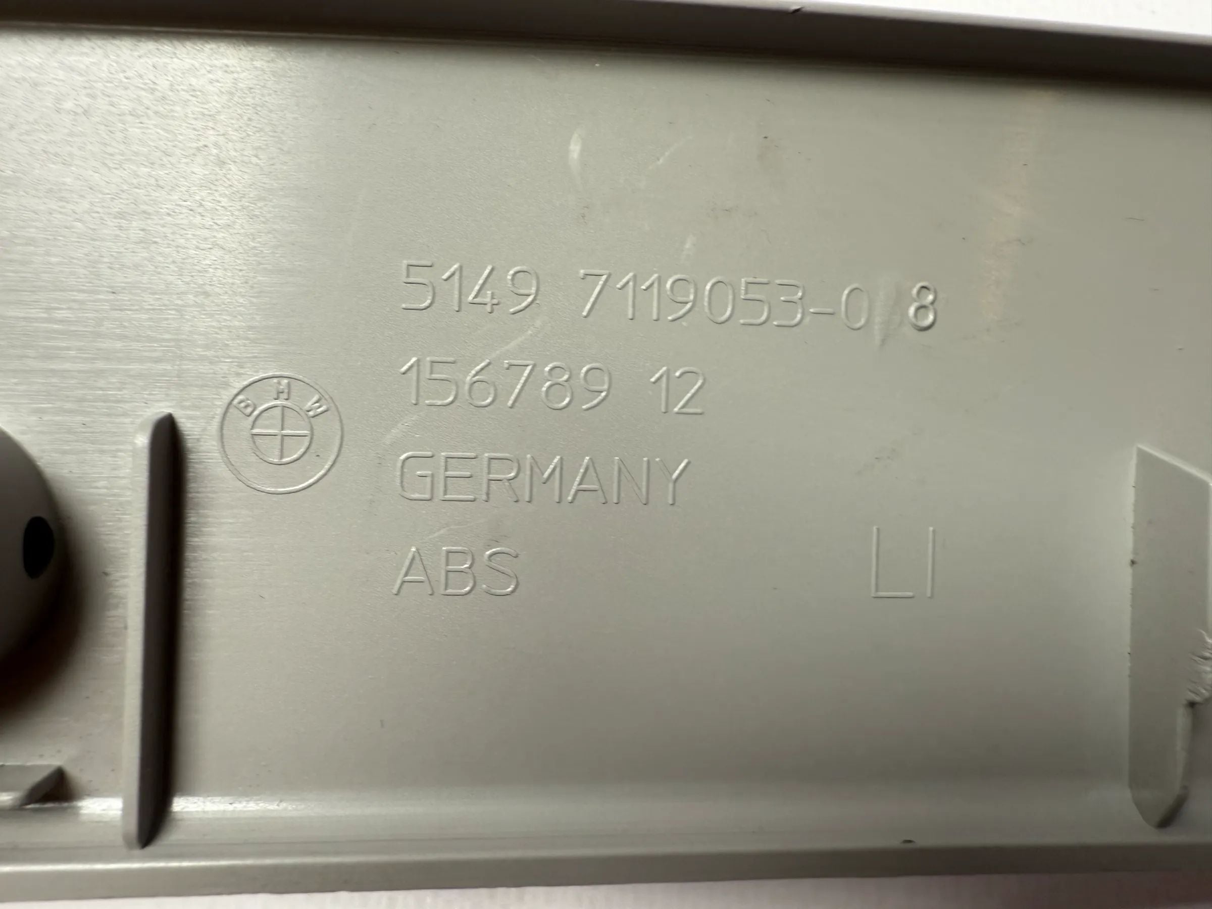 Оригинальная накладка крышки багажника левая для BMW 3 серии E91 LCI 7119053