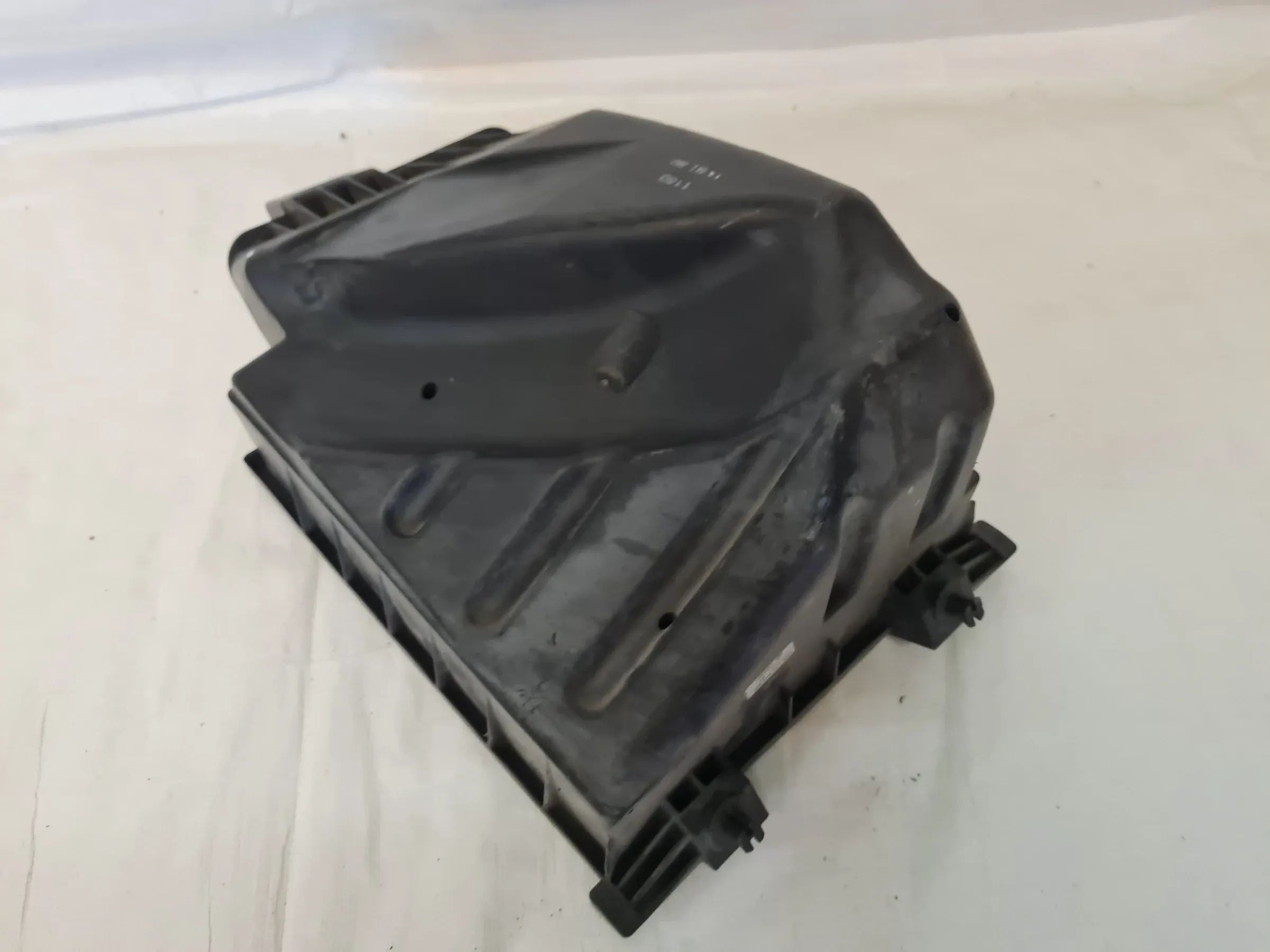 Original Audi A4 8E/B6/B7 Luftfilterkasten Teil 06B133835BD
