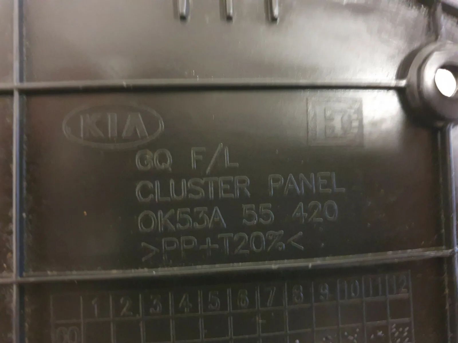 KIA CARNIVAL 2 II (GQ) 2.9 CRDI Habillage avant OK53A55420 Cache compteur