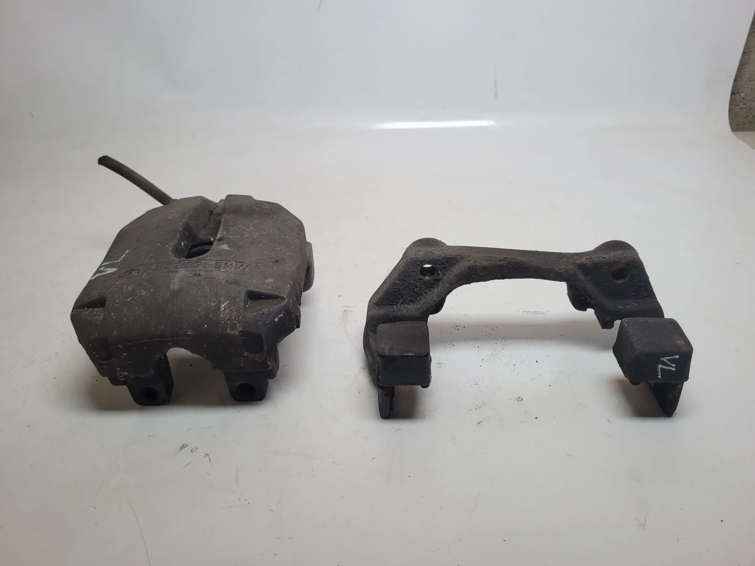 Original BMW 5er E39 Bremssattel Vorne Links 60/22/296