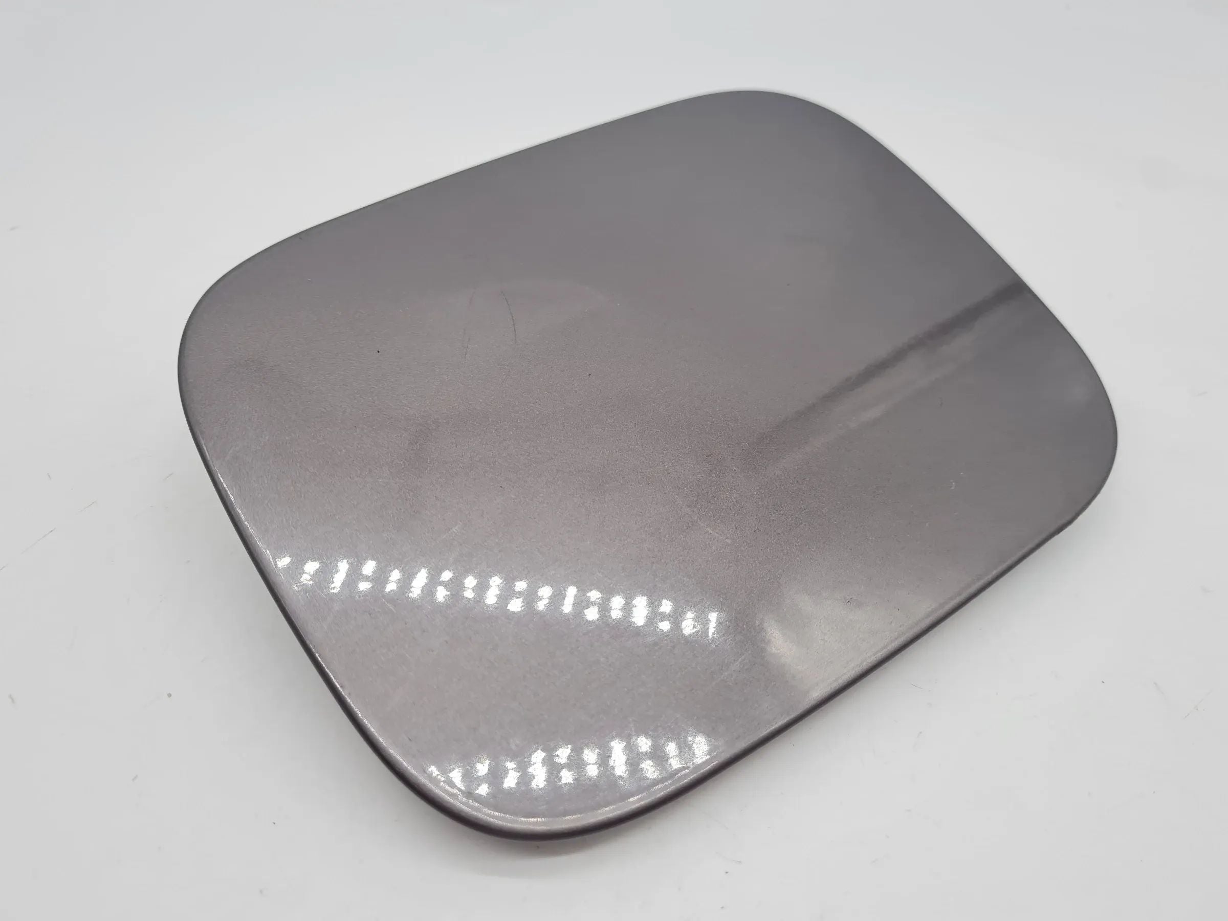 Original Audi A6 (4B2/4B4) Tankdeckel Tankklappe LZ1T Cashmeregrau 4B0809905