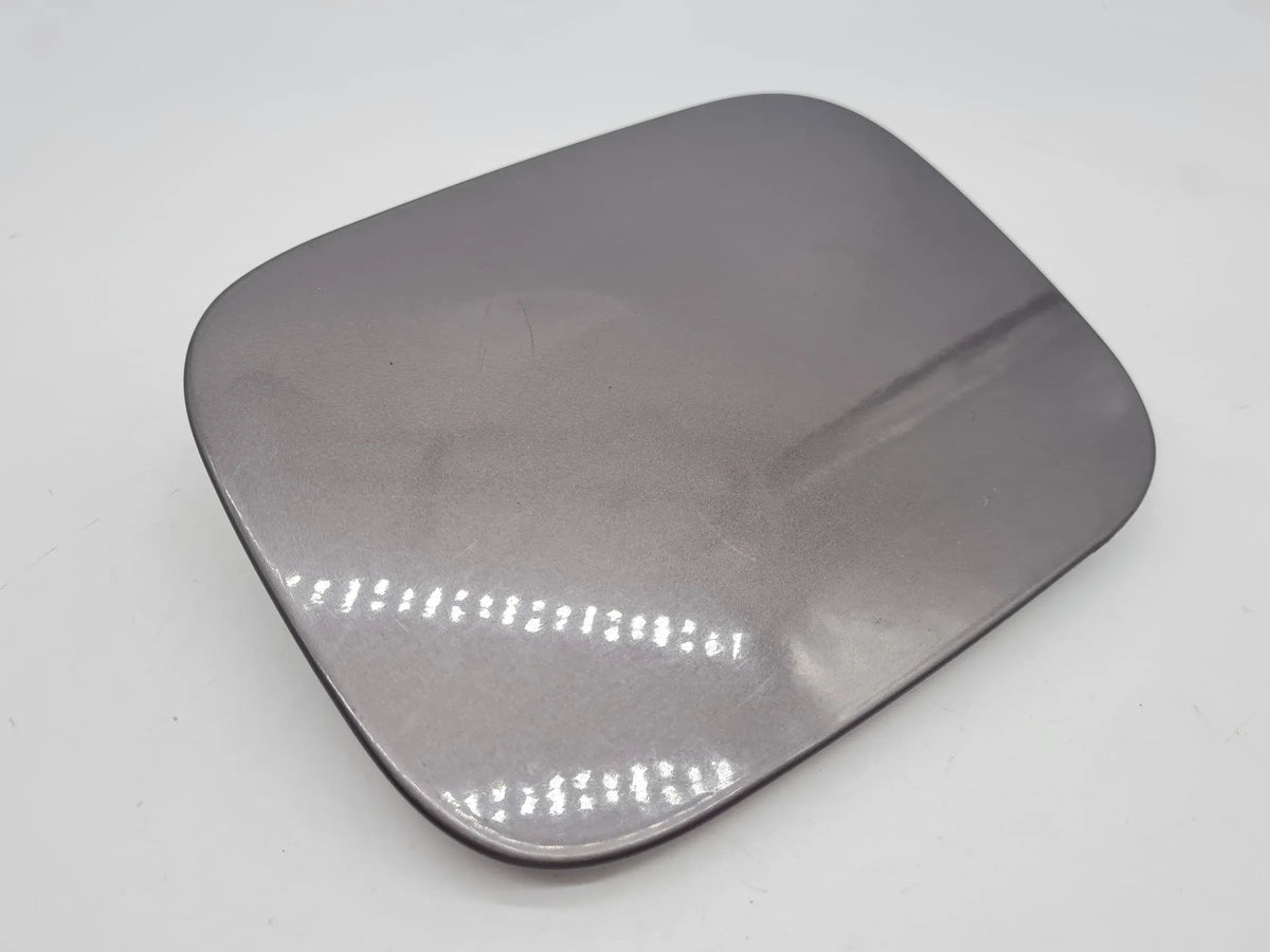 Original Audi A6 (4B2/4B4) Tankdeckel Tankklappe LZ1T Cashmeregrau 4B0809905