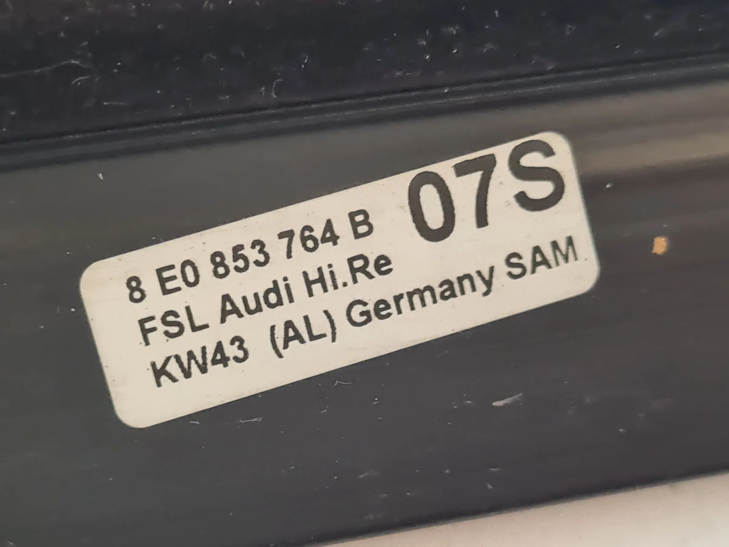 Original Audi A4 (8E/B6/B7) S-Line Dichtung Fensterleiste R./Hinten 8E0853764B