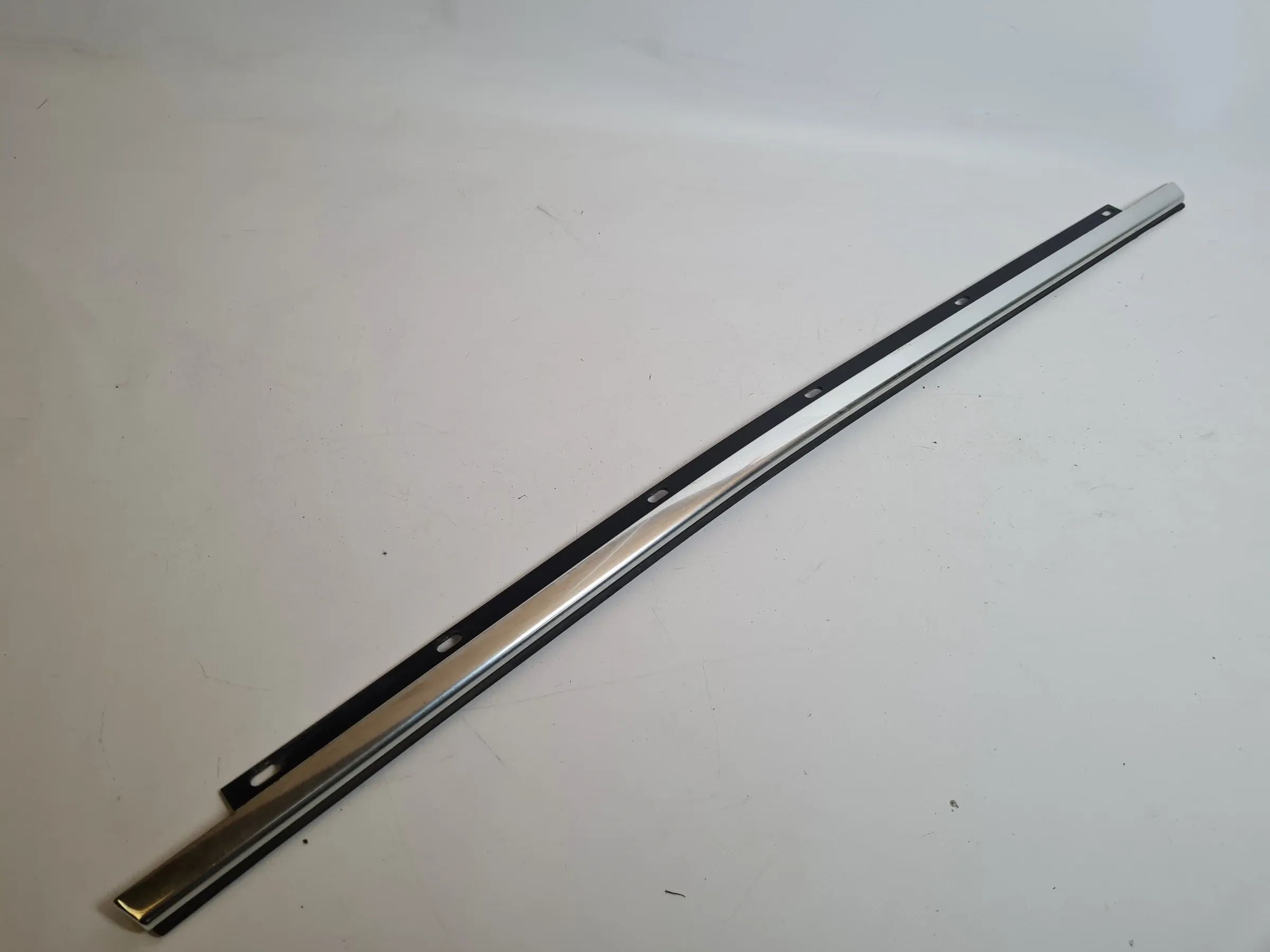 Original Audi A4 (8E/B6/B7) S-Line Dichtung Fensterleiste L./Hinten 8E0853763B