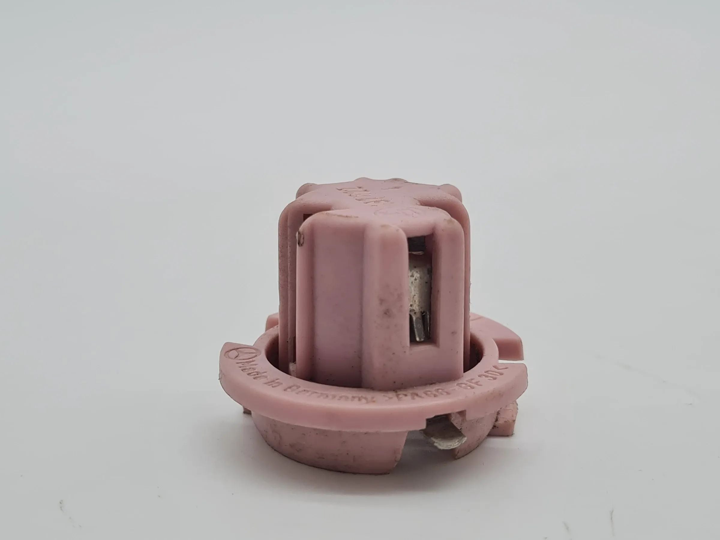 Original Mercedes E-Klasse (W210) Rückleuchte Lampe Fassung L/R 197822