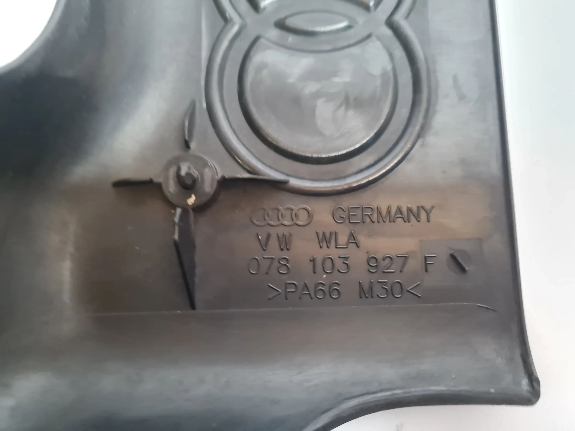 Original Audi A6 (4B2/4B4) 2.4 V6 Motorabdeckung 078103927F