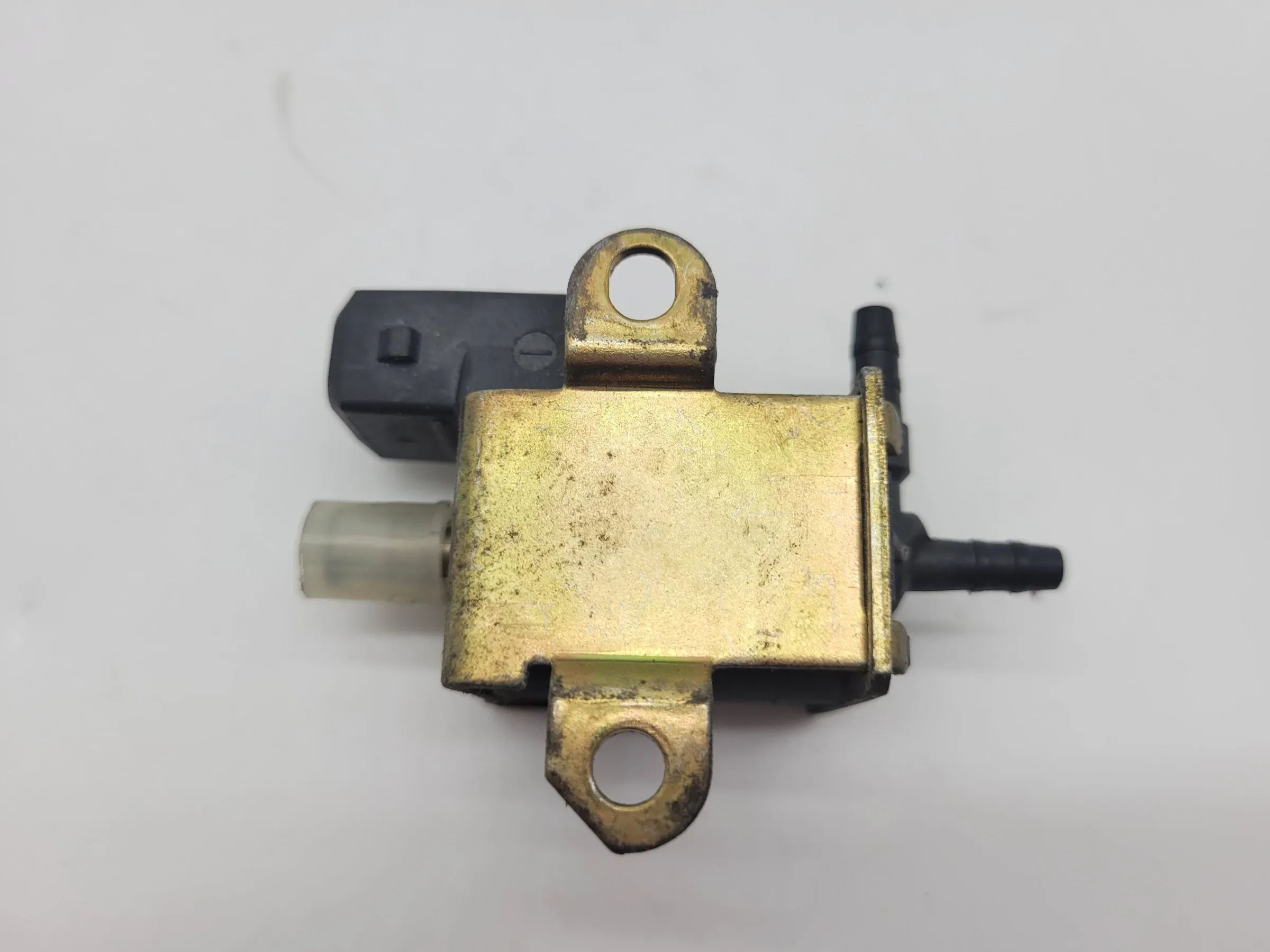 Original Audi A6 (4B2/4B4) Unterdruckventil Magnetventil 026906283H