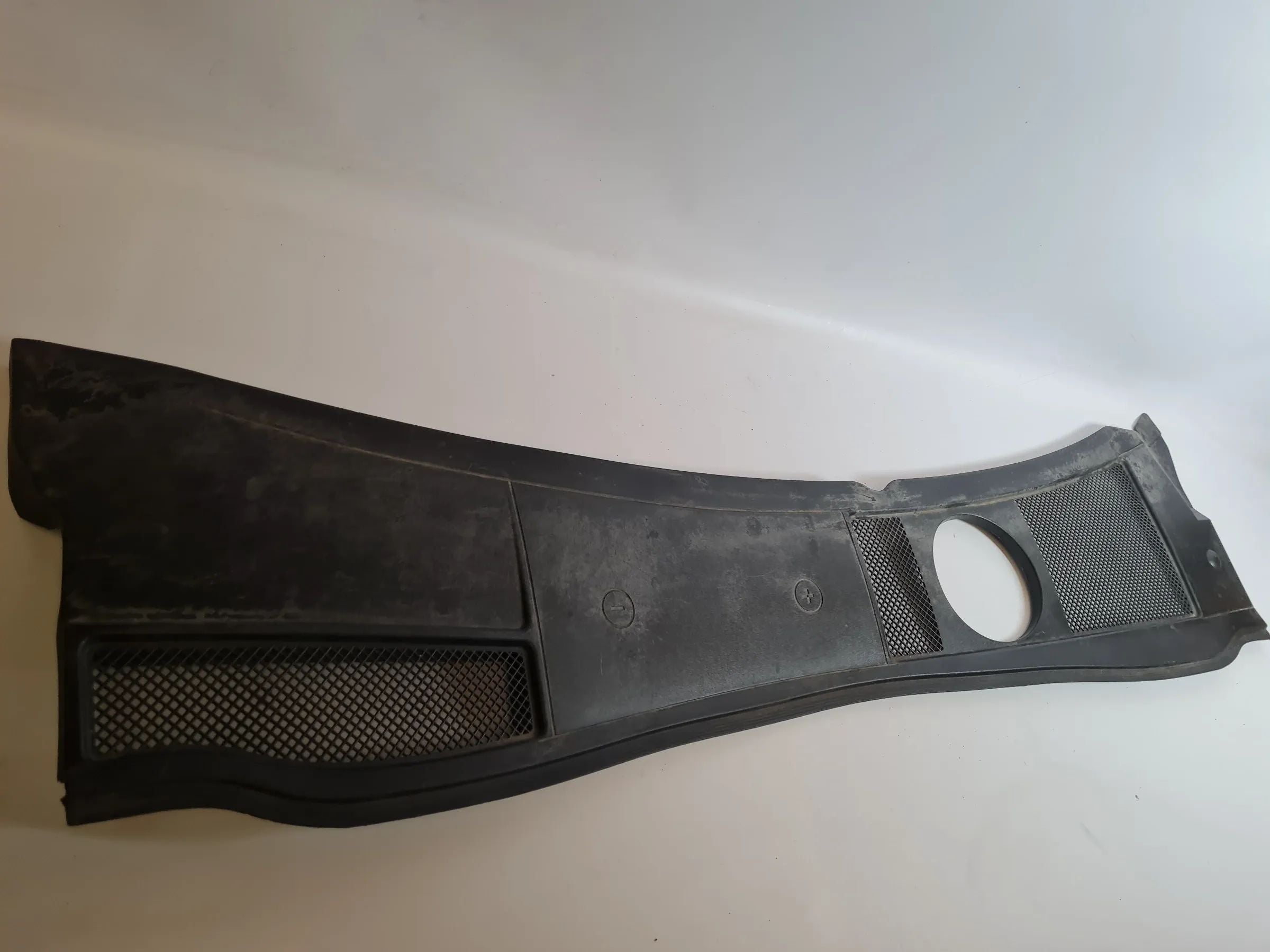 Original Audi A6 (4B2/4B4) Abdeckung Wasserkasten Batterie 4B1819447