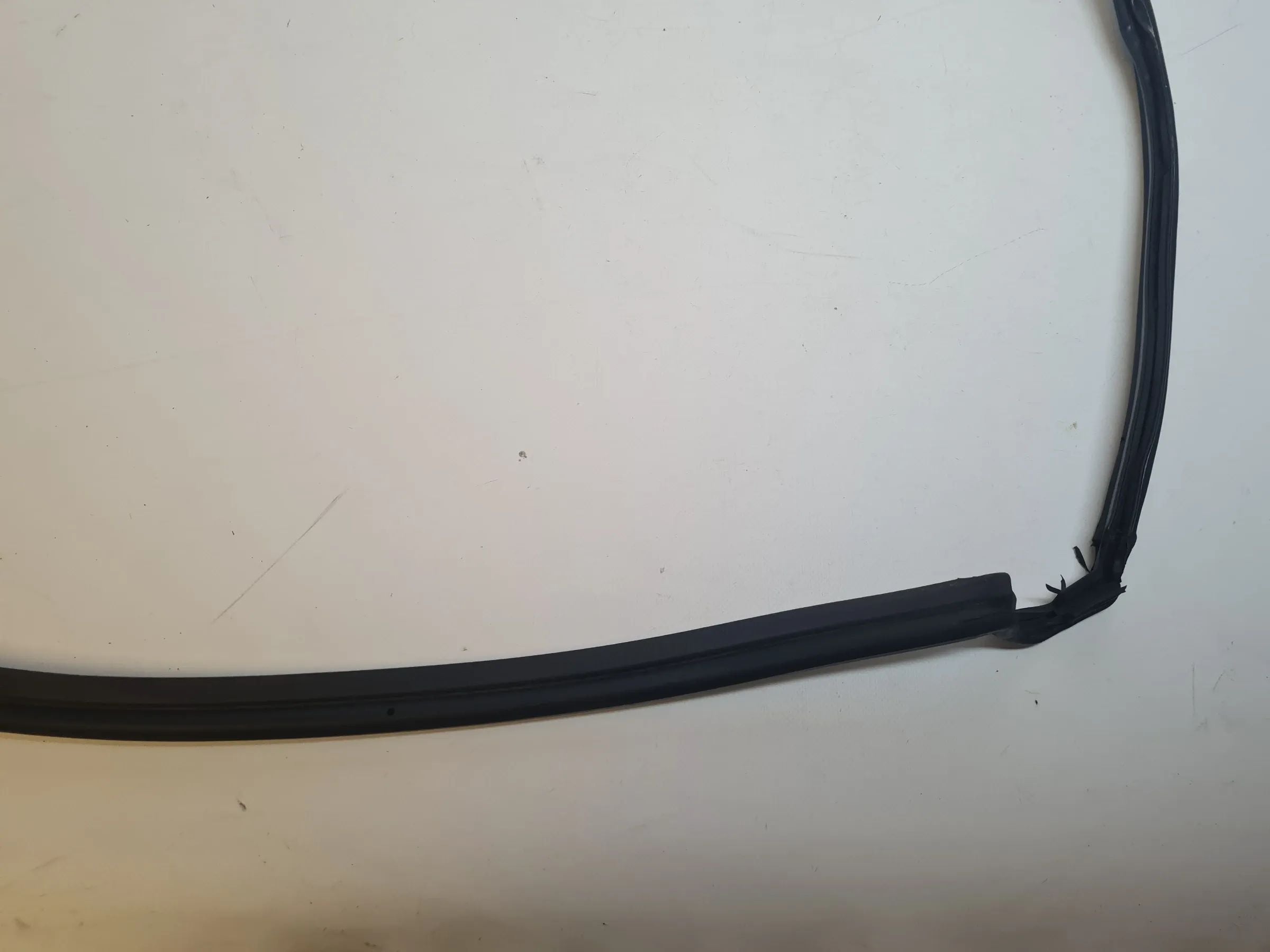 Original Mini One (R50/R53) Dichtung Frontklappe Motorhaube Hinten 7058137