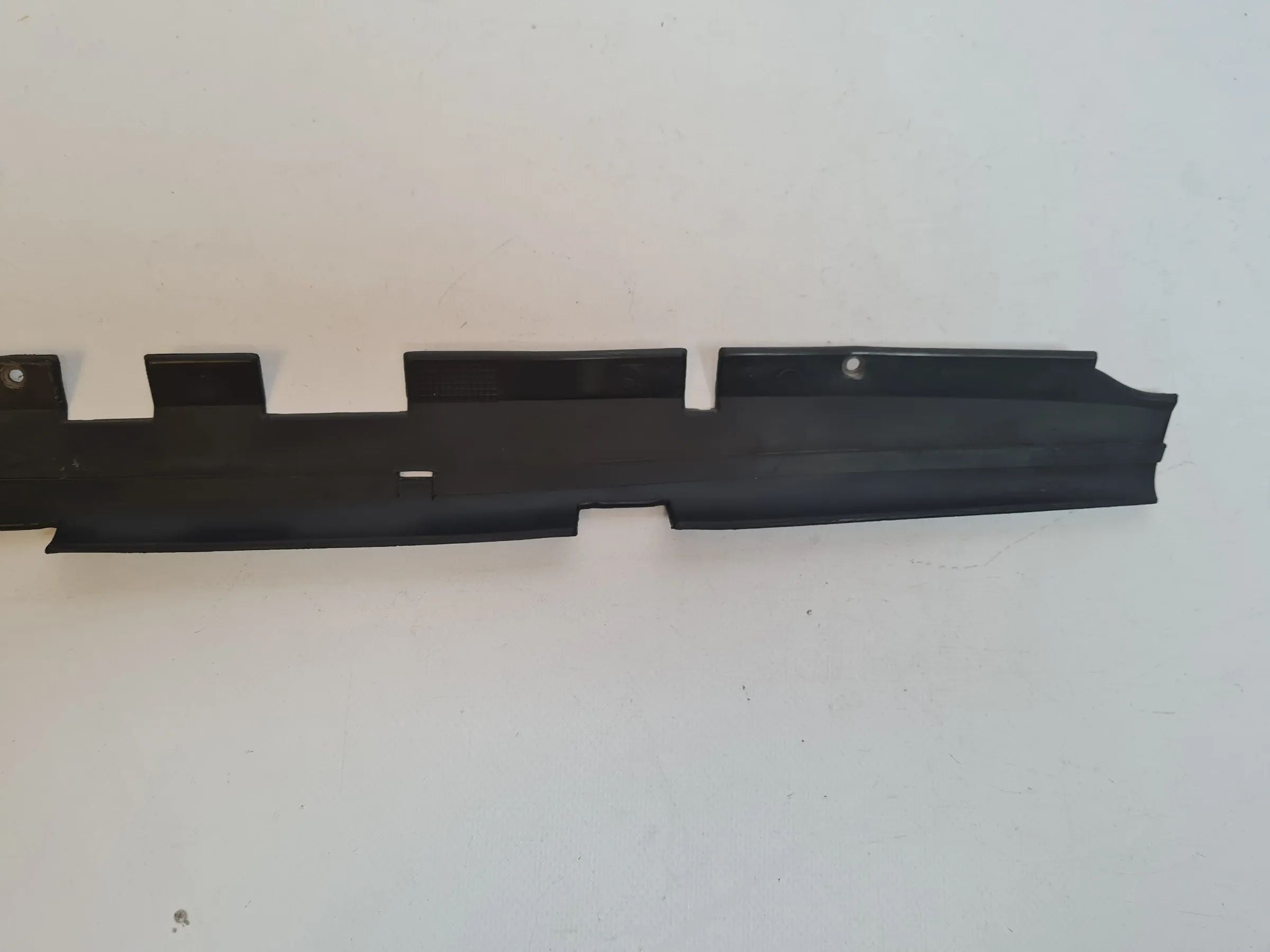Original Audi A6 (4B2/4B4) Führung Abdeckung Schloßträger 4B0121292