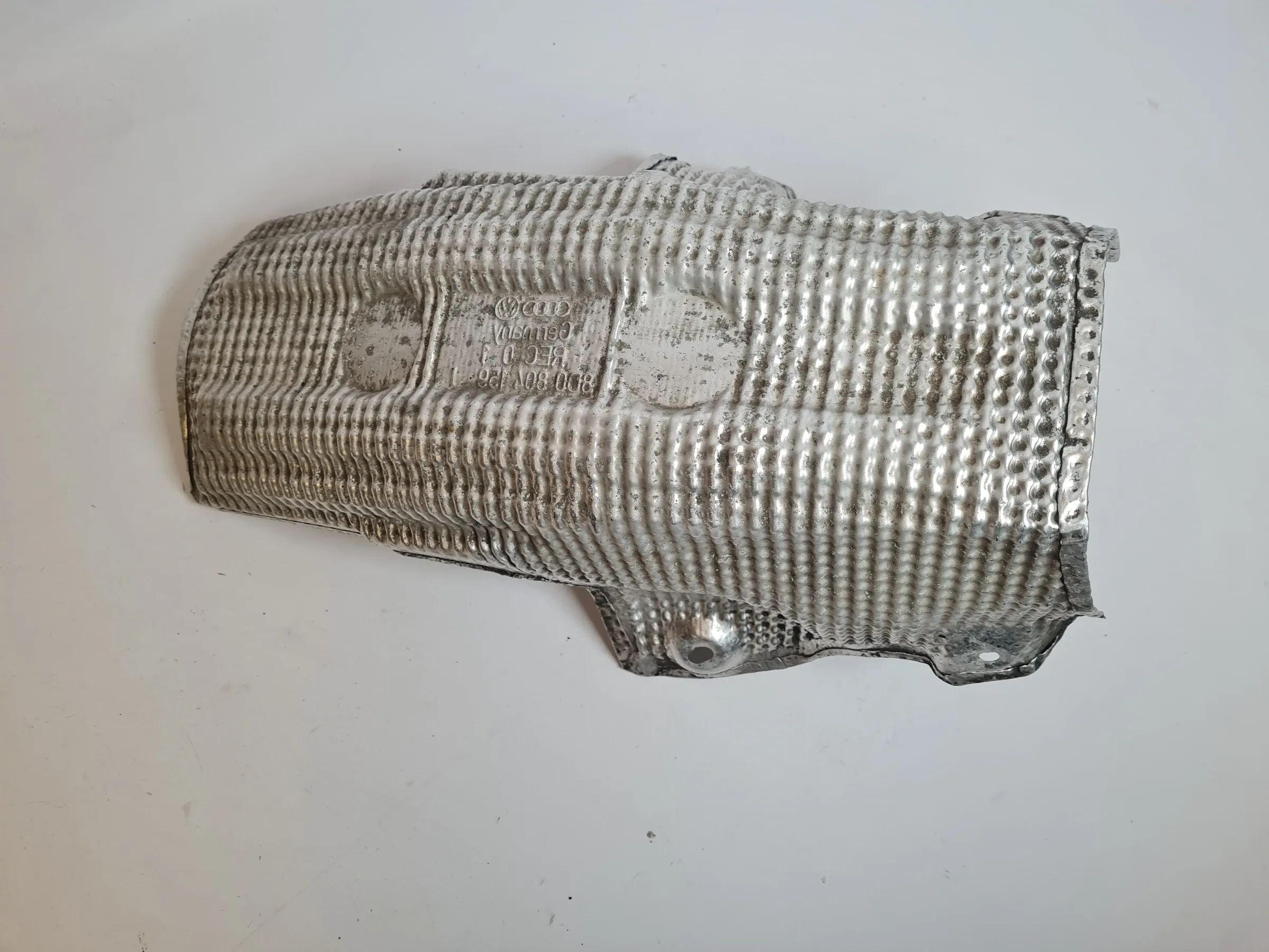 Original Audi A6 (4B2/4B4) Hitzeschutzblech Mittelstück Auspuff 8D0804159J
