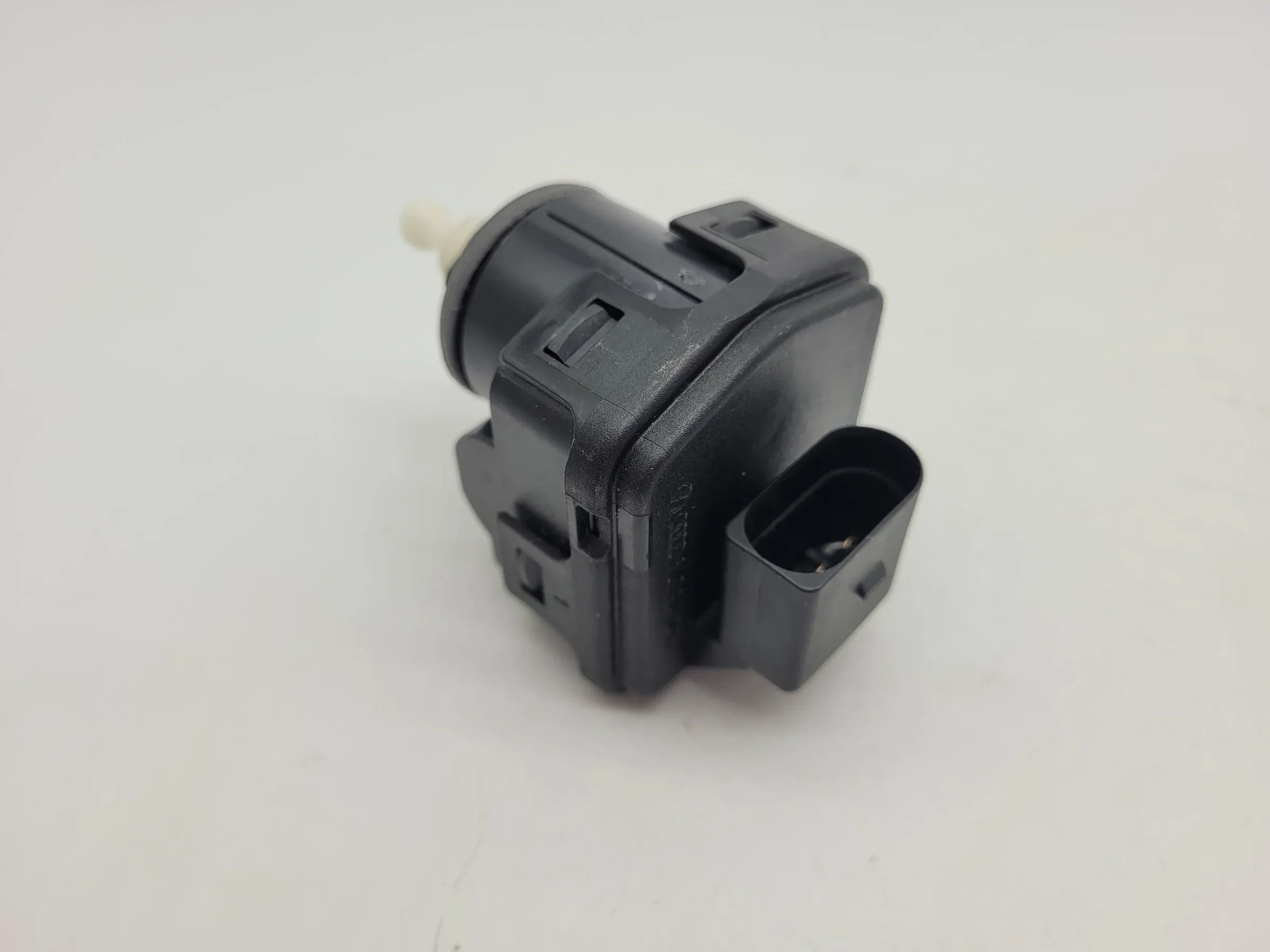 Original Audi A6 (4B2/4B4) Scheinwerfer Stellmotor LWR L/R 8L0941295