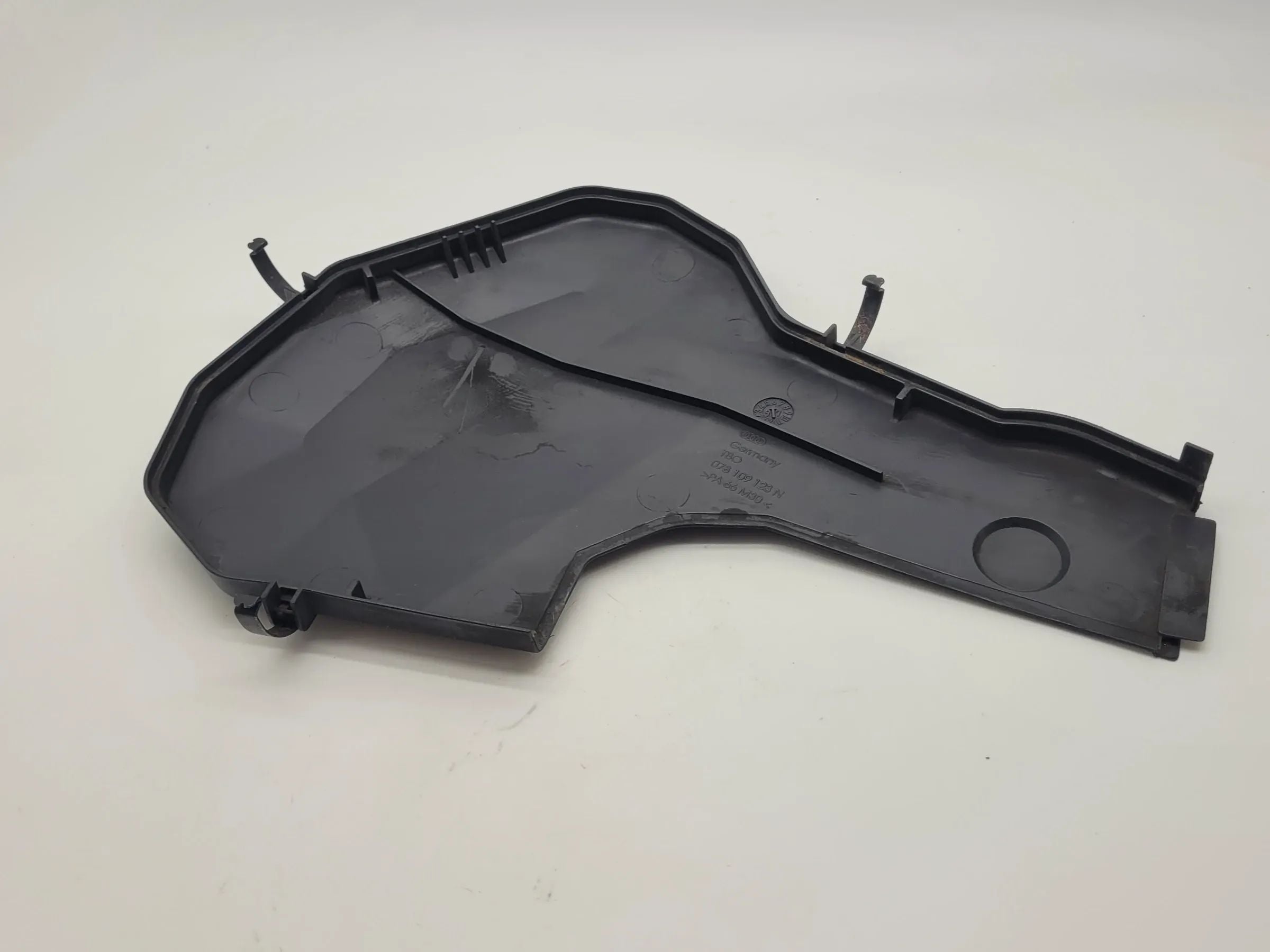 Original Audi A6 (4B2/4B4) 2.4 V6 121KW AGA Zahnriemenabdeckung Links 078109123N