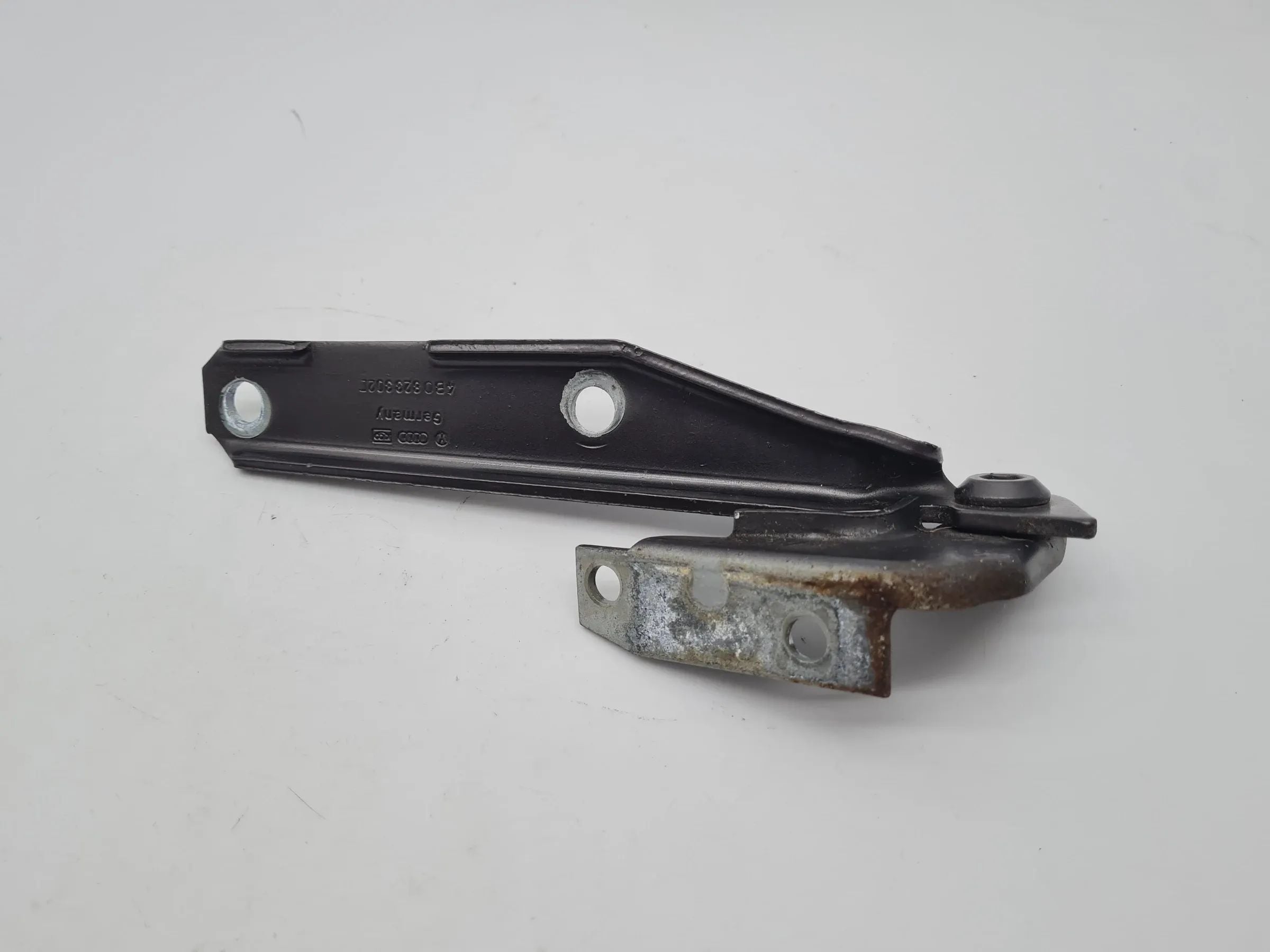 Original Audi A6 (4B2/4B4) Motorhaube Motorhaubenscharnier Rechts 4B0823302E