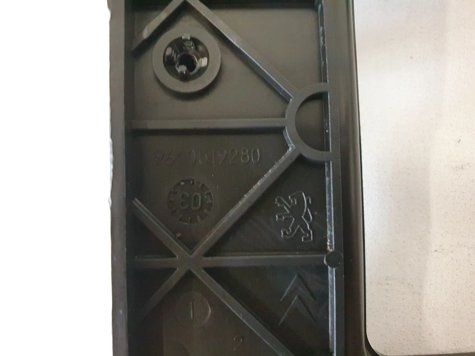 orig Abdeckung Motorsteuergerät Halterung 9640519280 CITROEN C5 (DC_) 2.2 HDI