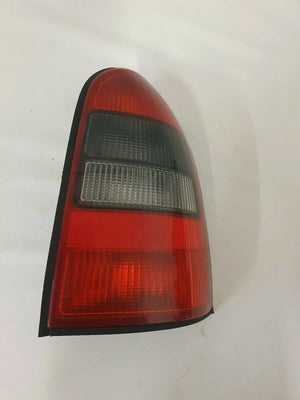 असली ब्रेक लाइट Opel Vectra B Kombi दायां GM09153155