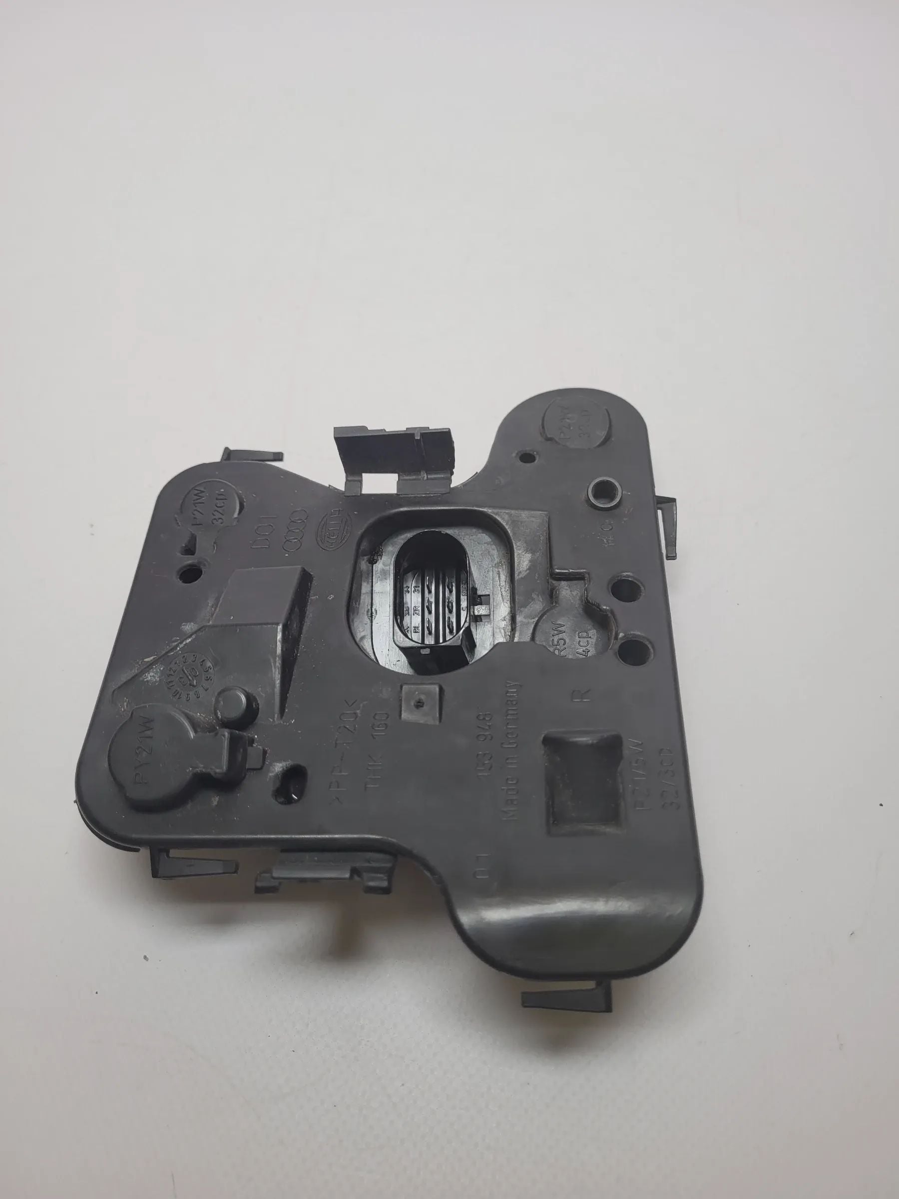 Original Audi A4 (8E2) Lampenträger 153948