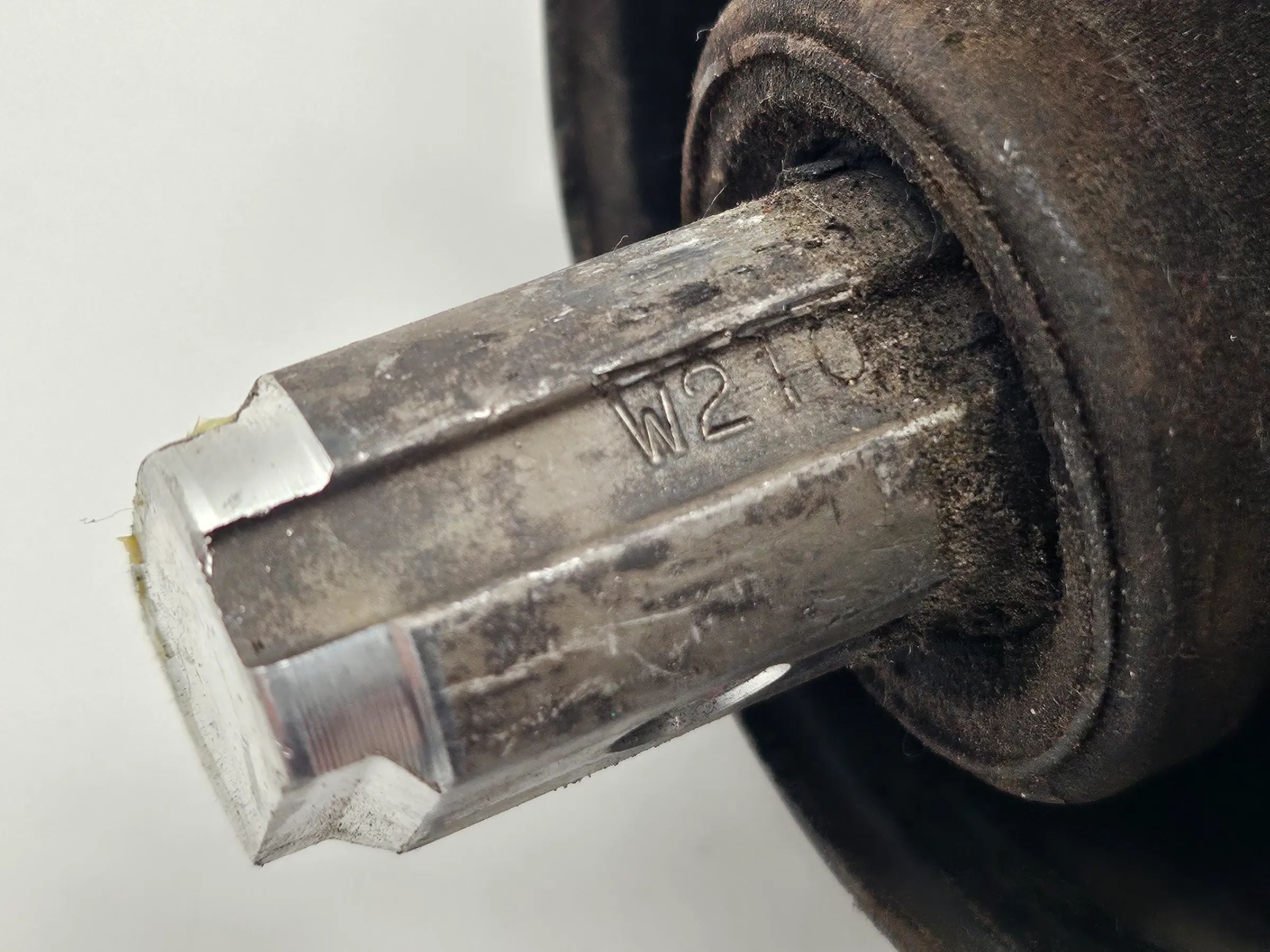 Original MERCEDES-BENZ C-Klasse W203 Lenksäulenwelle Gelenk 2104620748