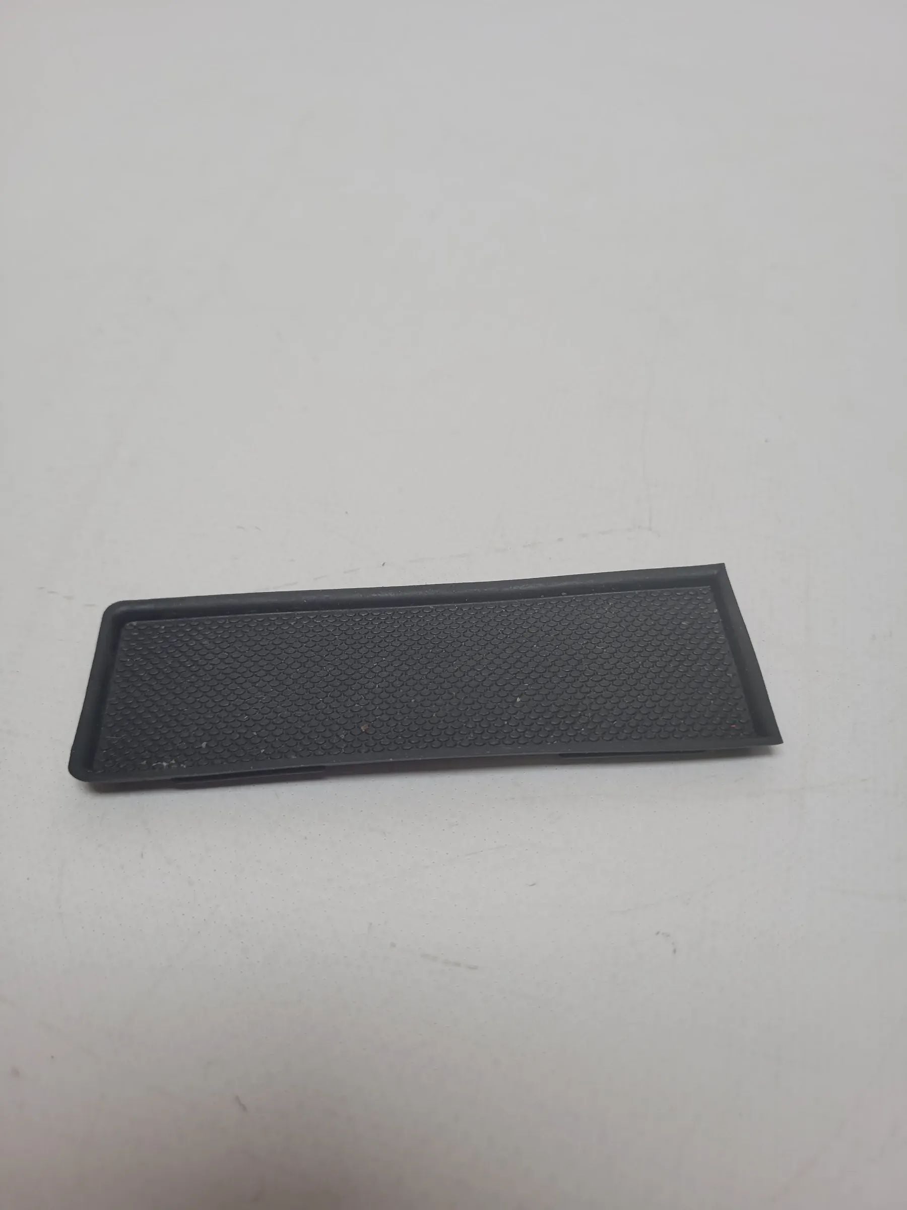 Original Audi A4 (8E/B6/B7) Gummimatte Münzfach 8p0863301