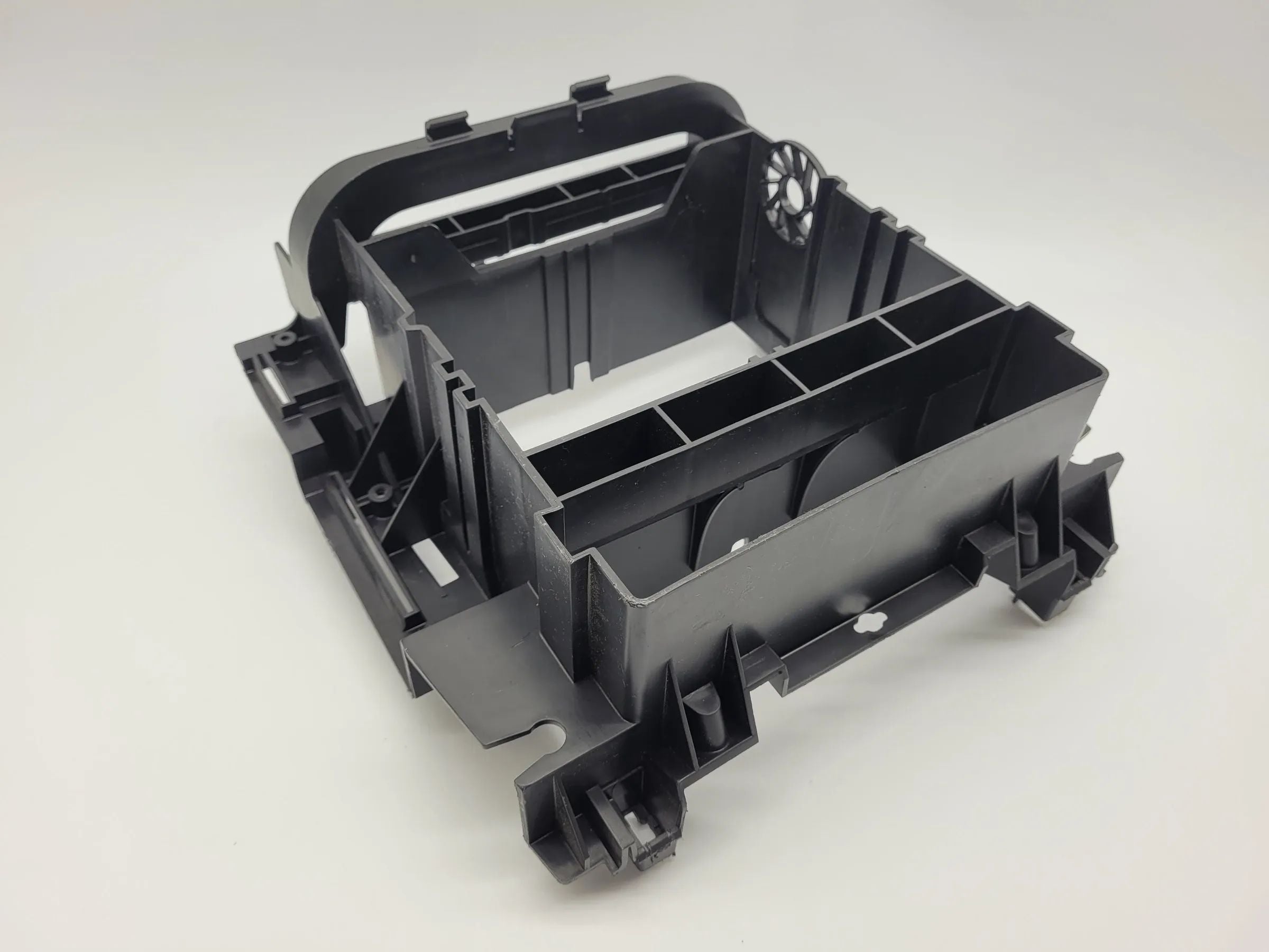 Original Mercedes-Benz C-Klasse (W203) Radioschacht Einbaurahmen, A2036800878