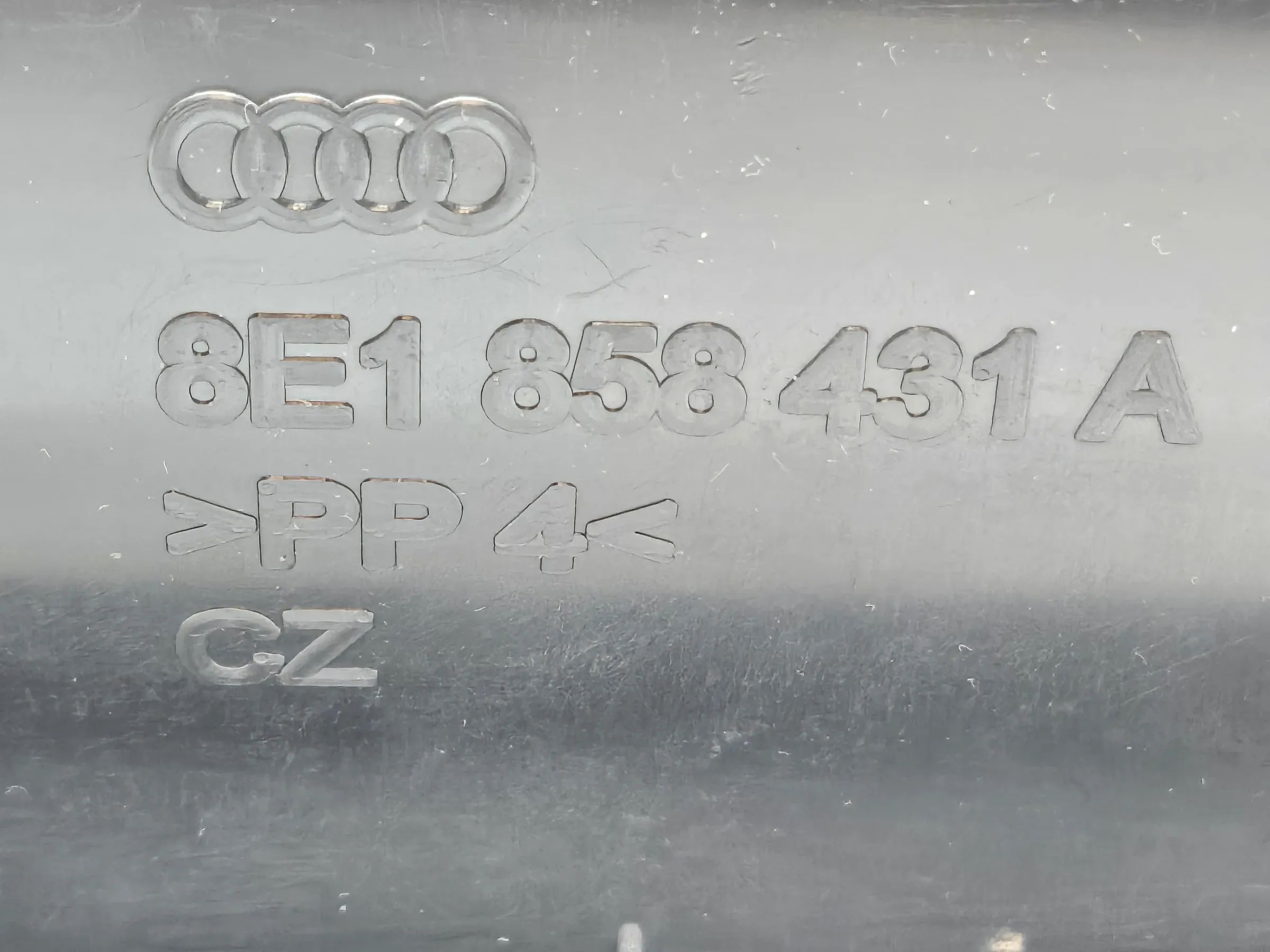 Original Audi A4 8E 2,5 TDI Ladeluftführung Ansaugluftführung 8E1858431A