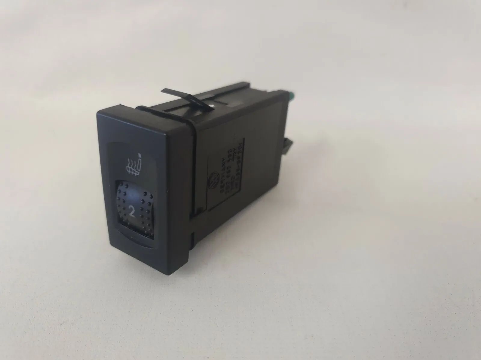 อะไหล่แท้ VW Passat 3B B5 สวิตช์ฮีตเตอร์ที่นั่งซ้าย 3B0963563